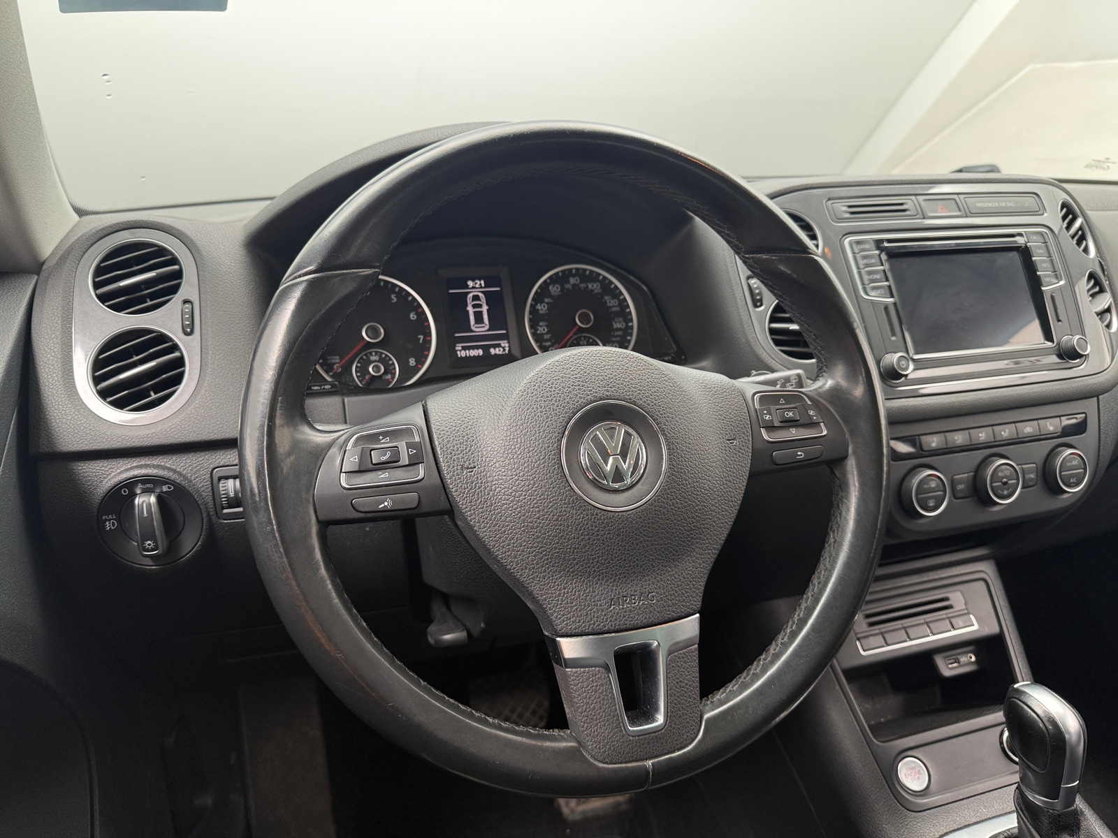 Thumbnail: 2017 Volkswagen Tiguan - 4