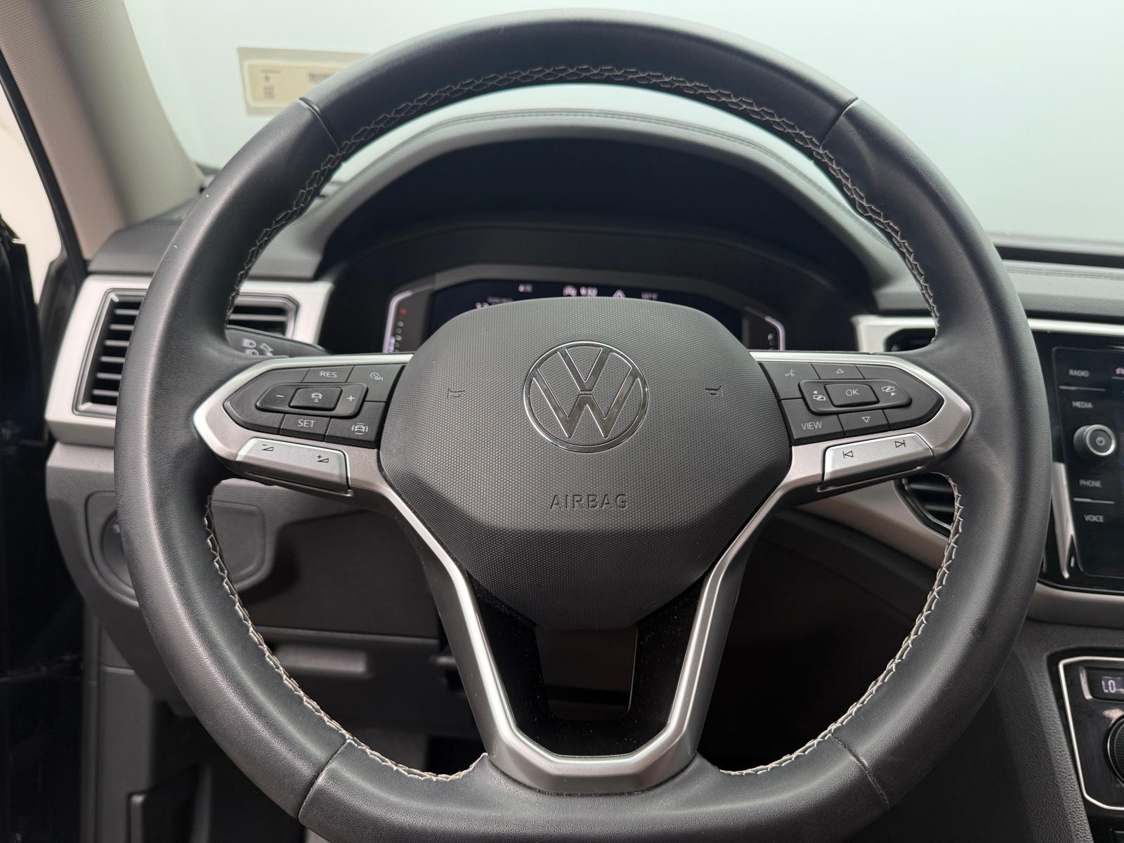 Thumbnail: 2023 Volkswagen Atlas - 4