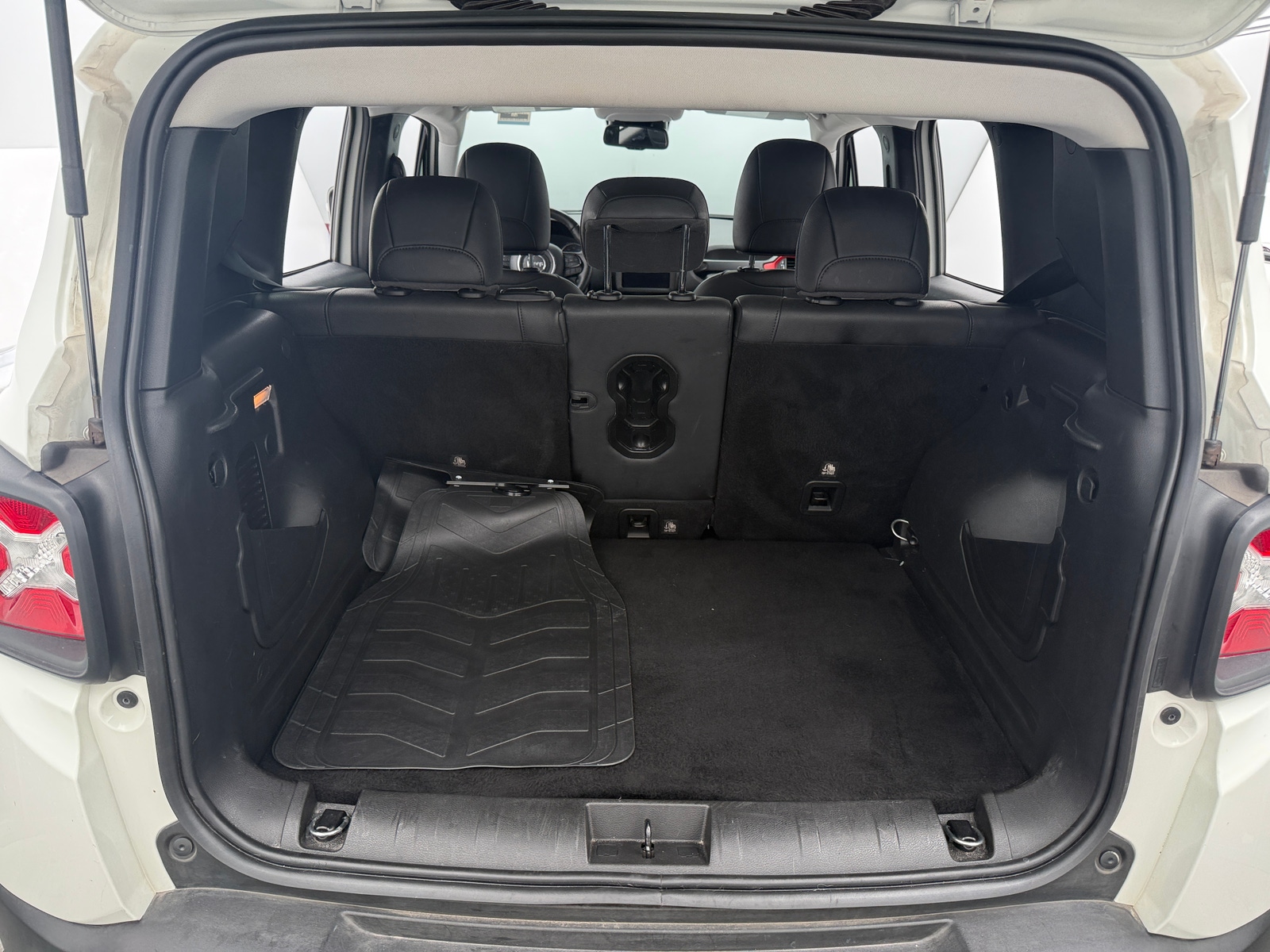 Thumbnail: 2022 Jeep Renegade - 7