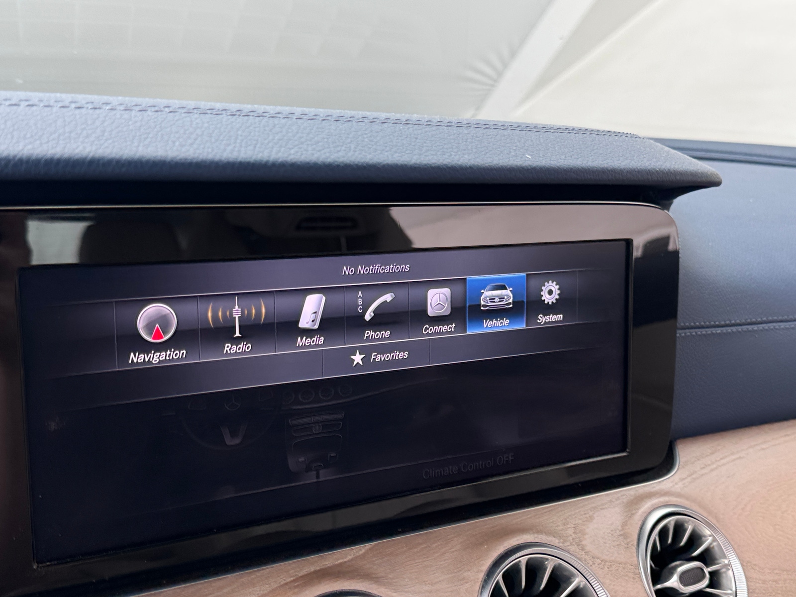 Thumbnail: 2018 Mercedes-Benz E-Class - 3