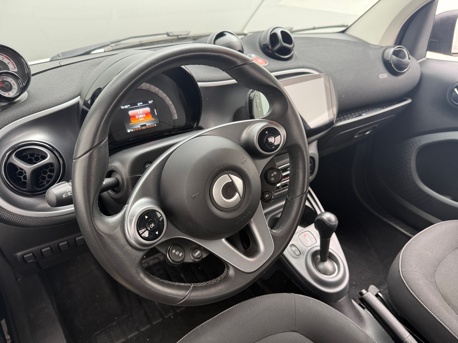 Thumbnail: 2016 smart fortwo - 5