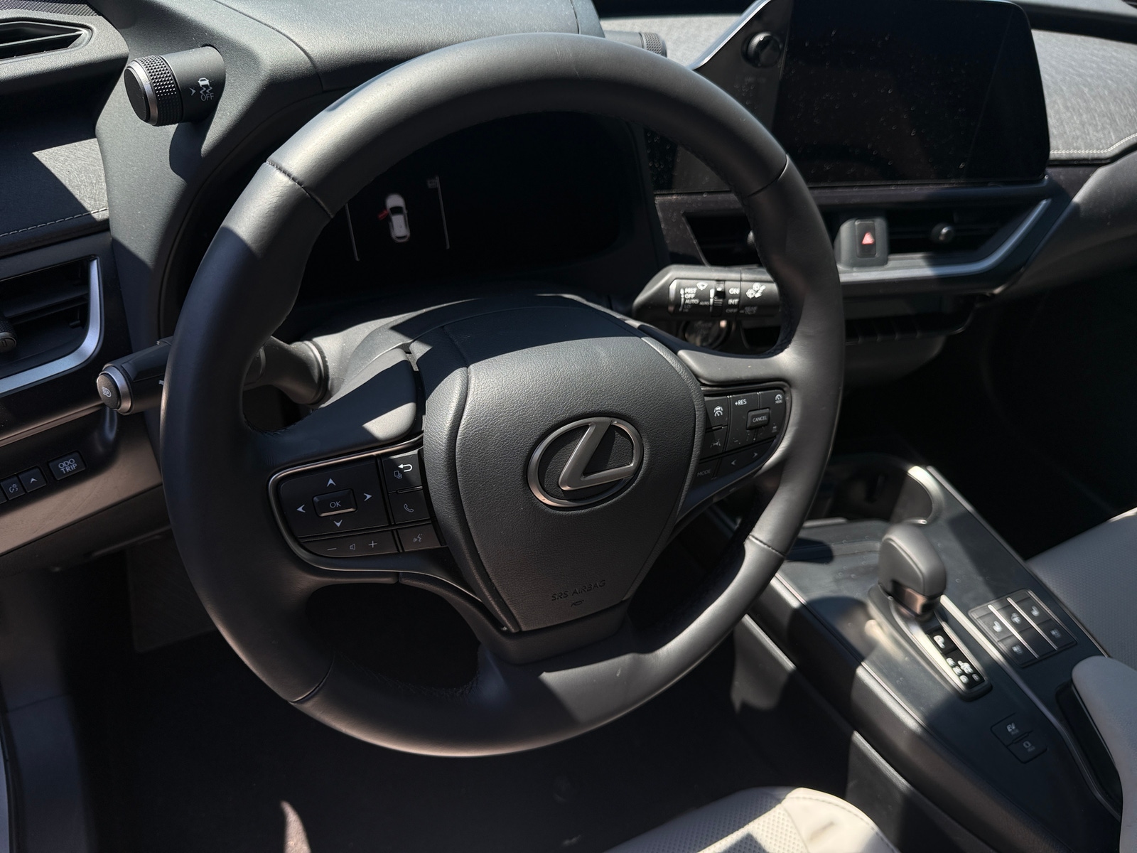 Thumbnail: 2025 Lexus UX - 4