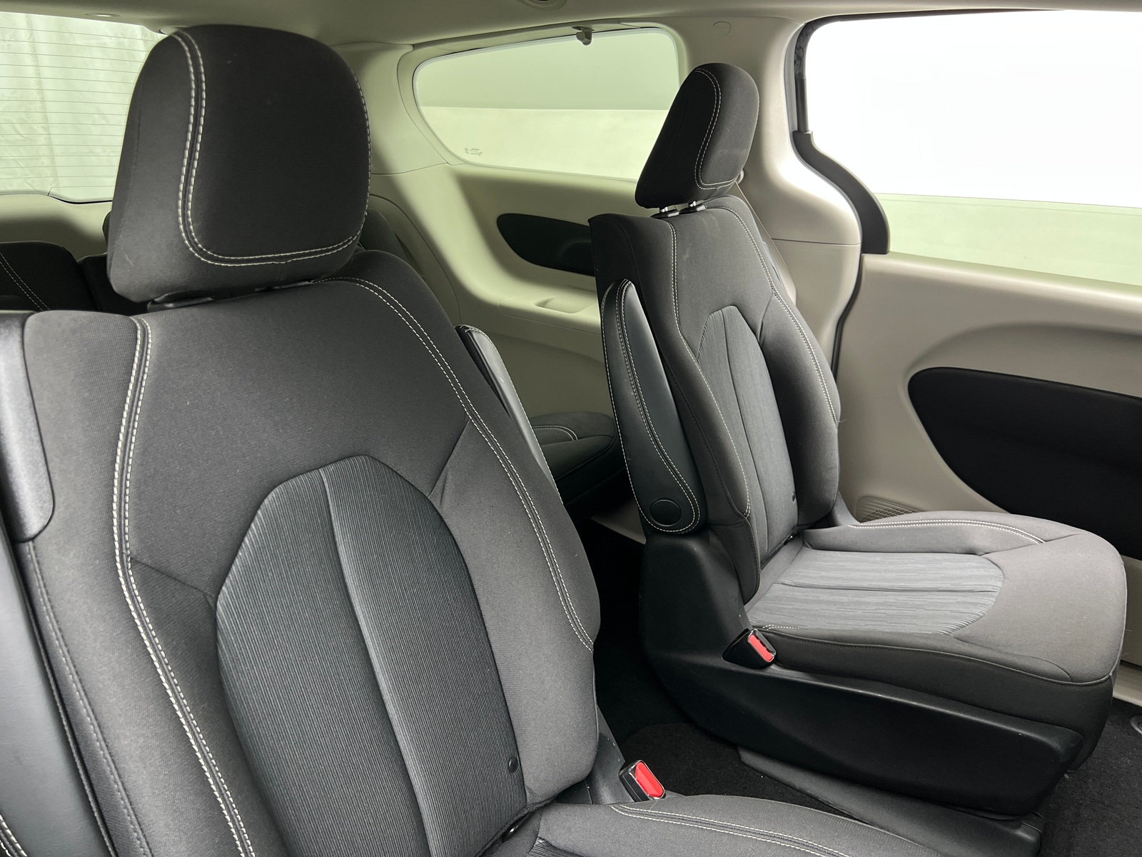 Thumbnail: 2020 Chrysler Voyager - 6