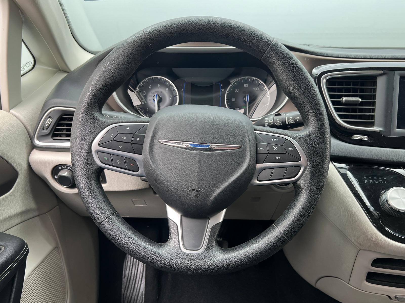 Thumbnail: 2020 Chrysler Voyager - 5