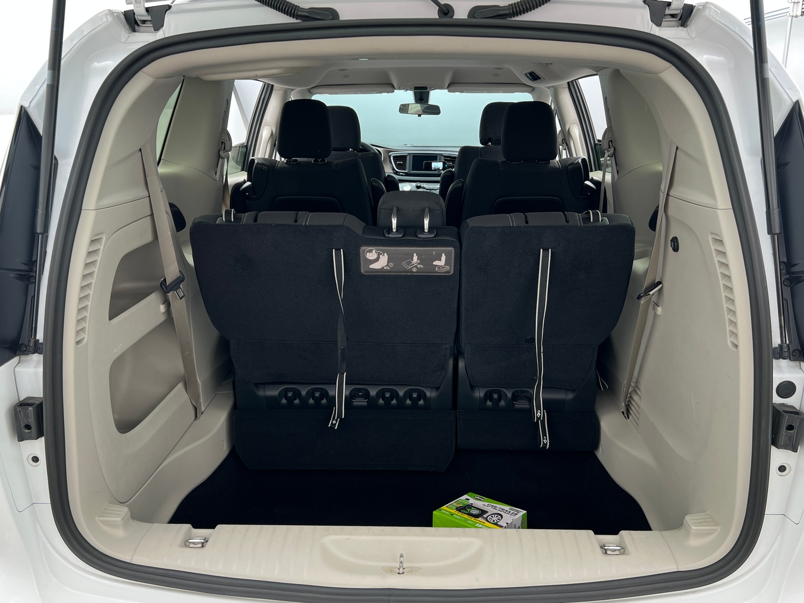 Thumbnail: 2020 Chrysler Voyager - 7