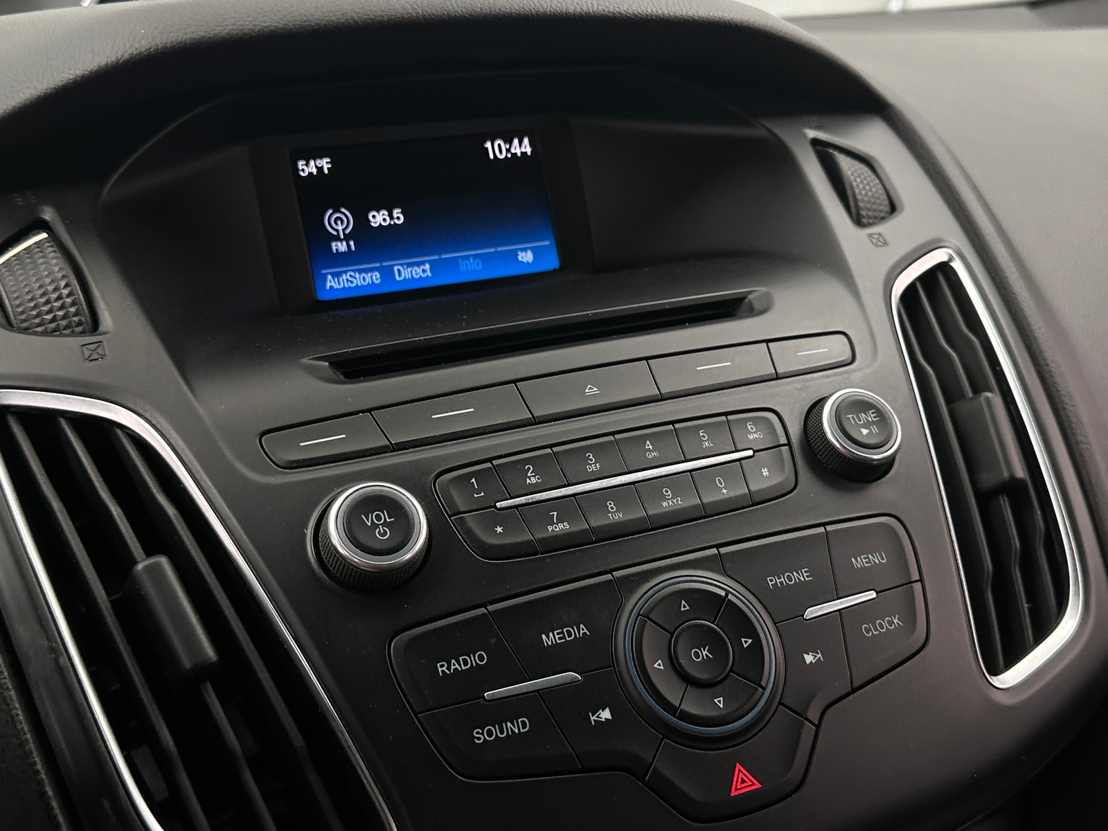 Thumbnail: 2015 Ford Focus - 4
