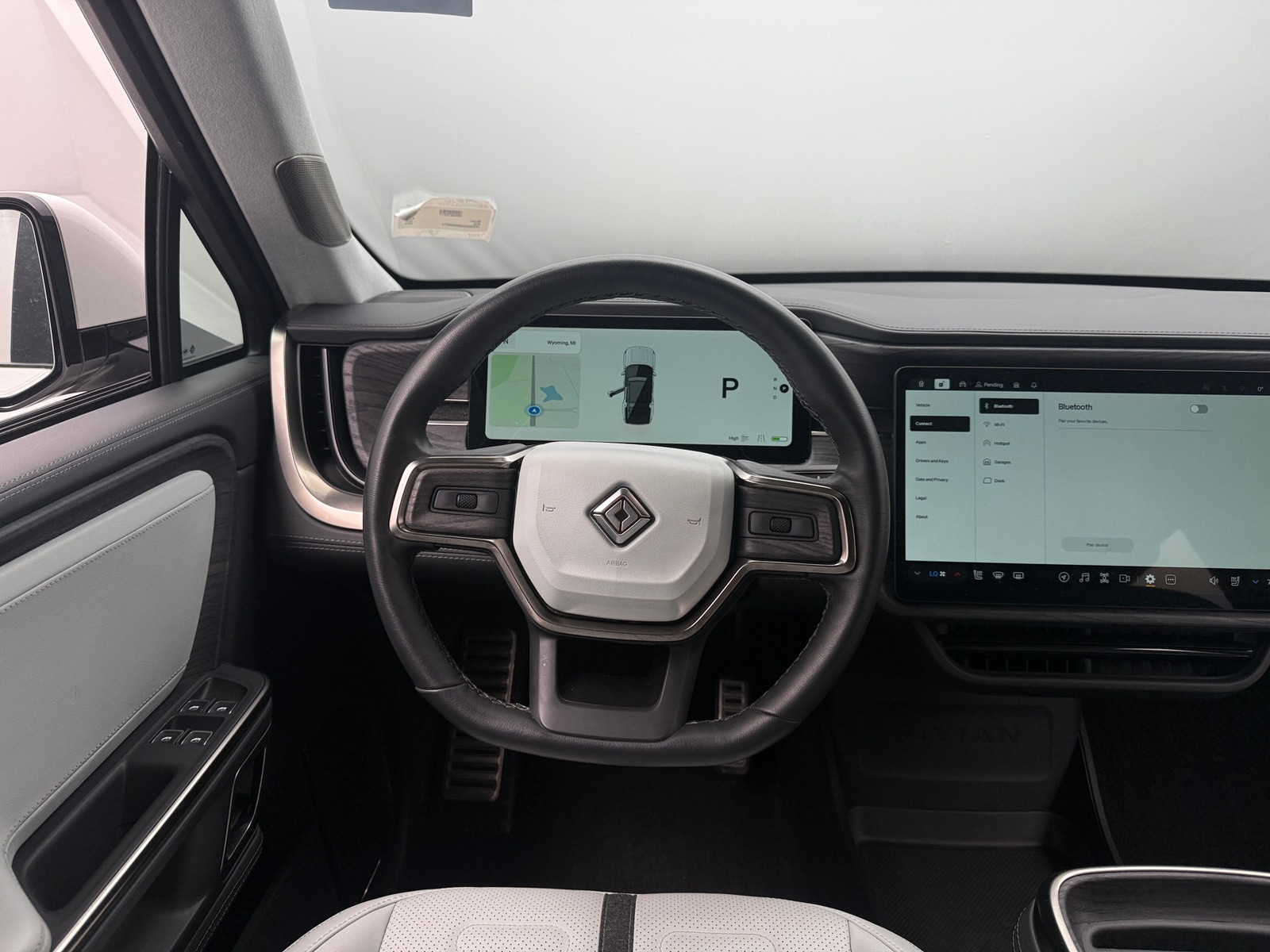 Thumbnail: 2024 Rivian R1S - 4