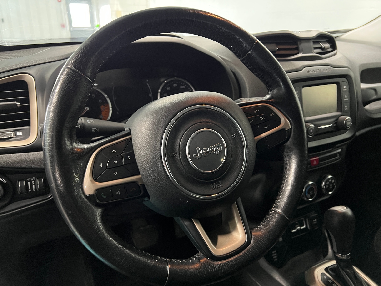 Thumbnail: 2016 Jeep Renegade - 5