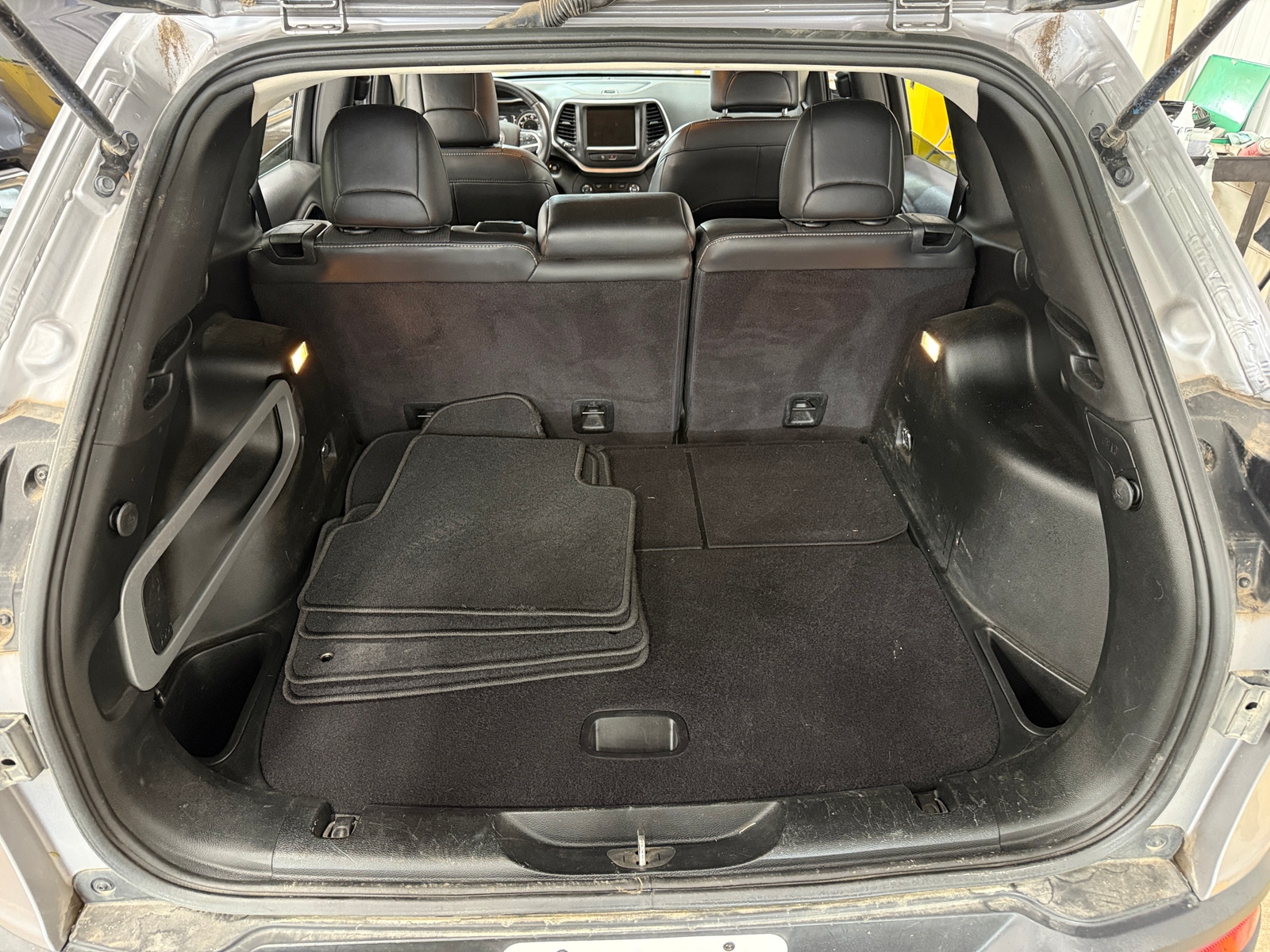 Thumbnail: 2018 Jeep Cherokee - 7