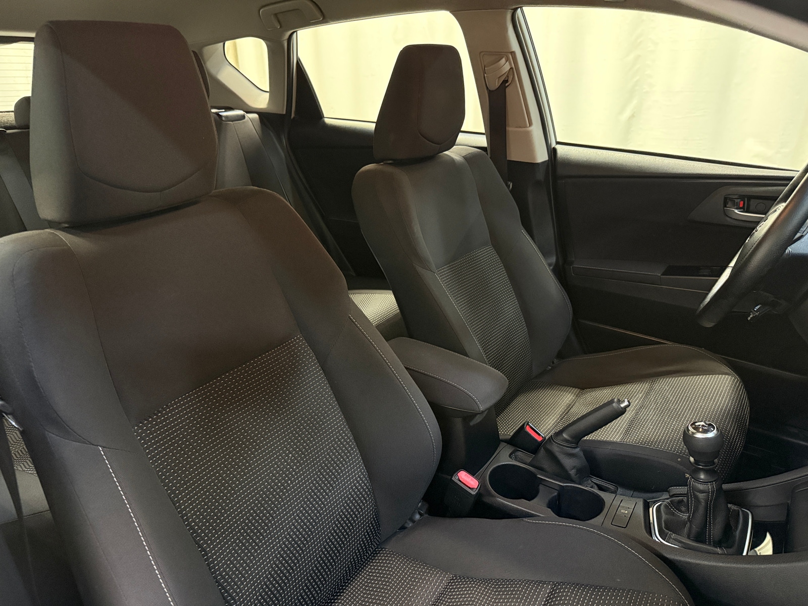 Thumbnail: 2017 Toyota Corolla iM - 2