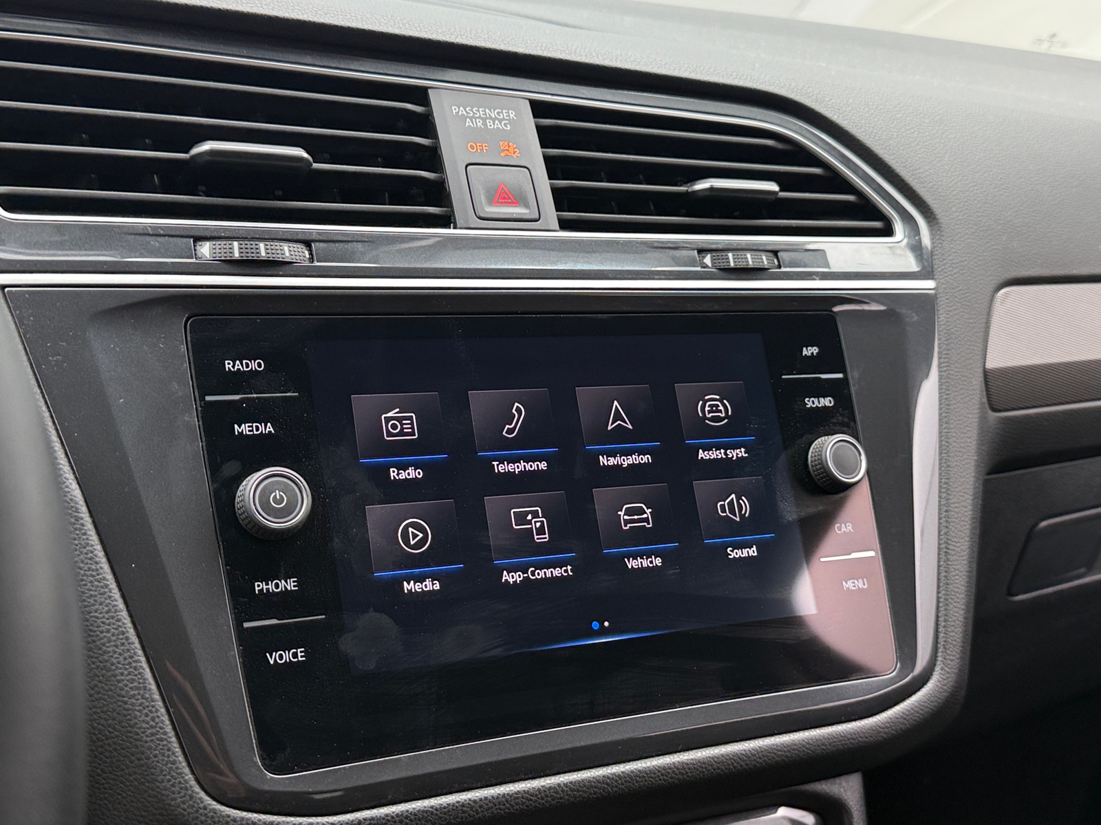 Thumbnail: 2024 Volkswagen Tiguan - 3