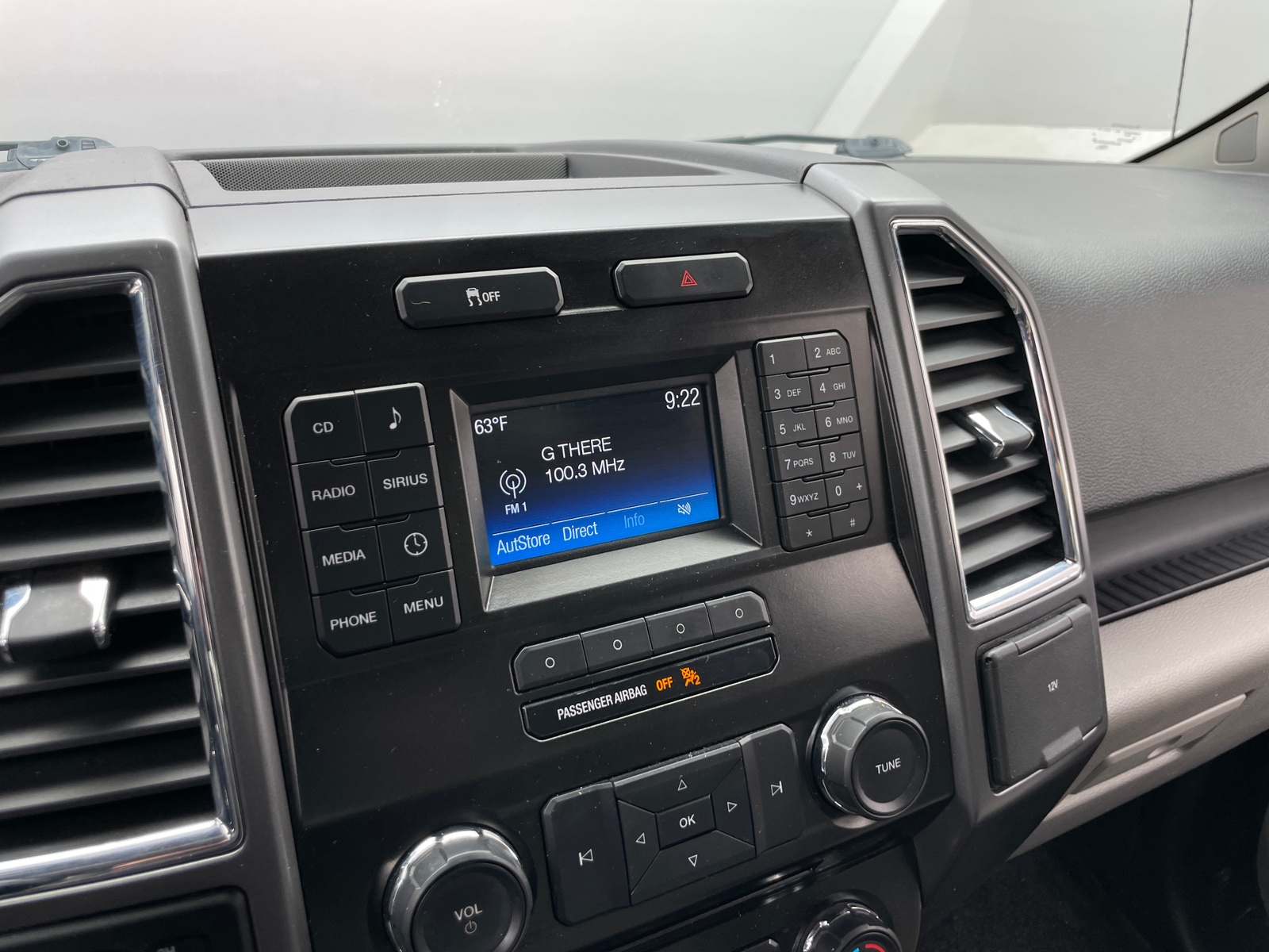 Thumbnail: 2015 Ford Econoline - 4