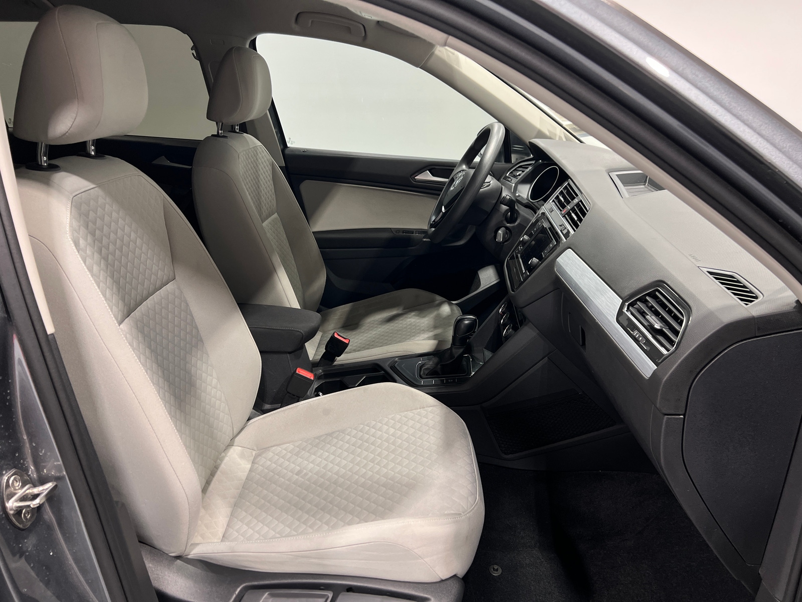 Thumbnail: 2018 Volkswagen Tiguan - 2