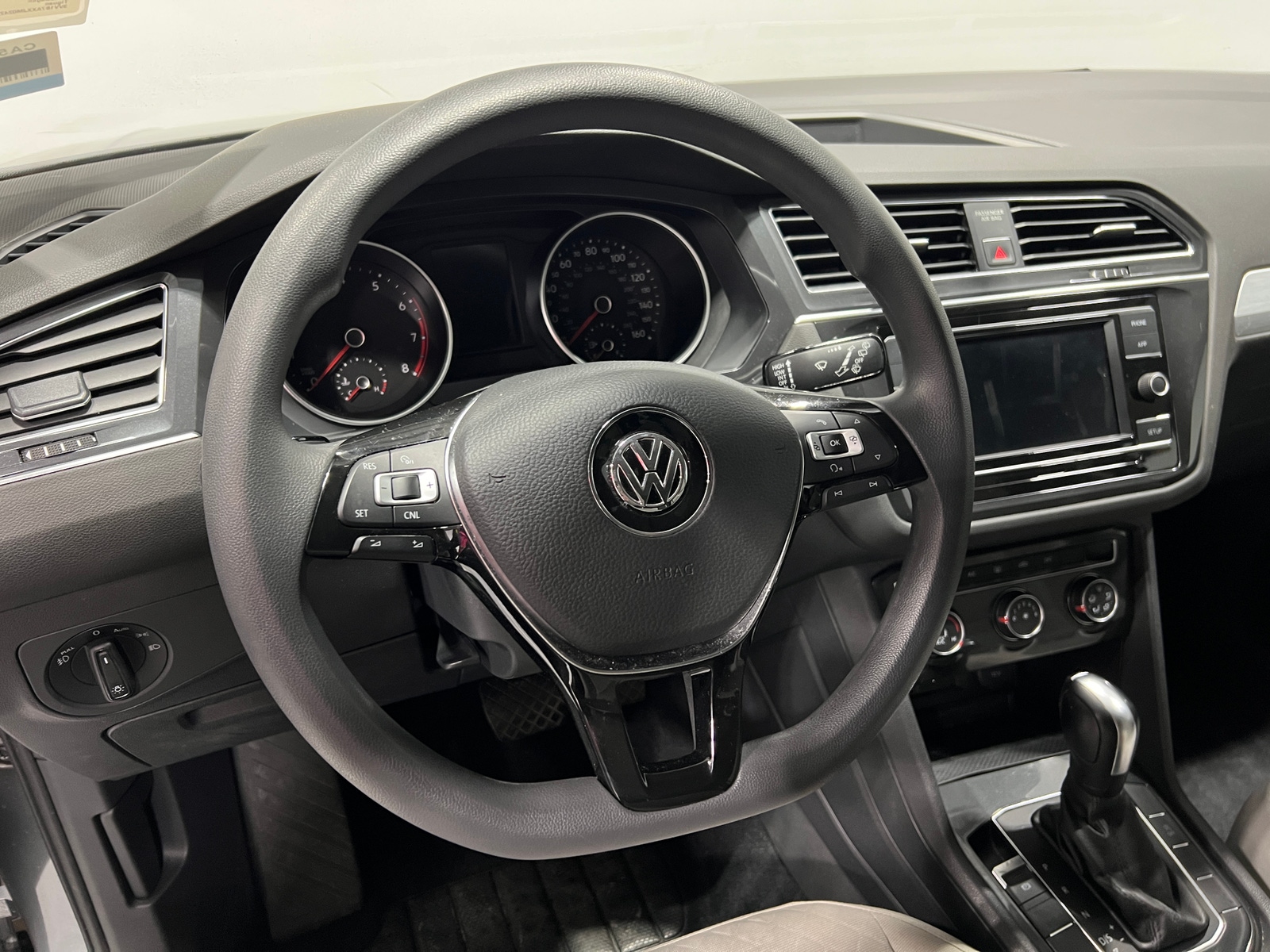 Thumbnail: 2018 Volkswagen Tiguan - 5