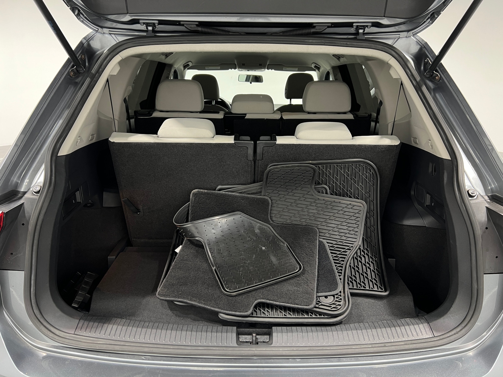 Thumbnail: 2018 Volkswagen Tiguan - 7