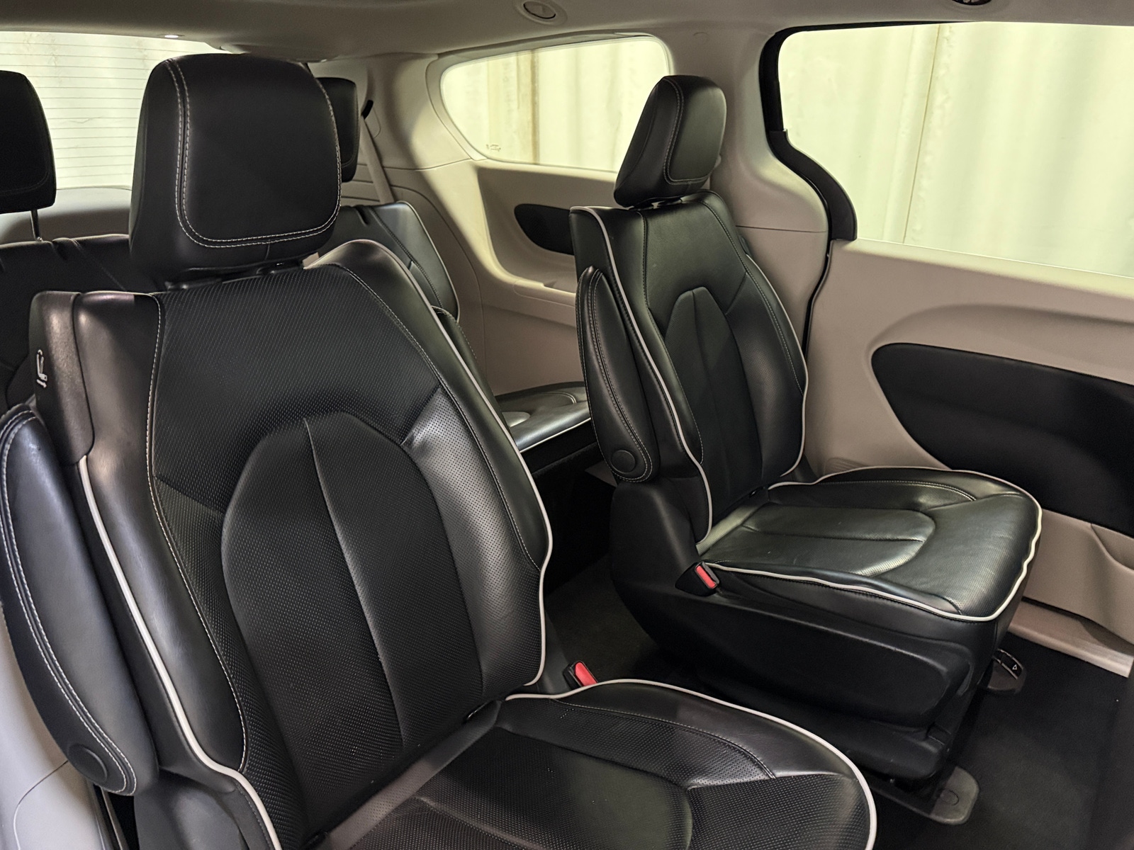 Thumbnail: 2023 Chrysler Pacifica - 5