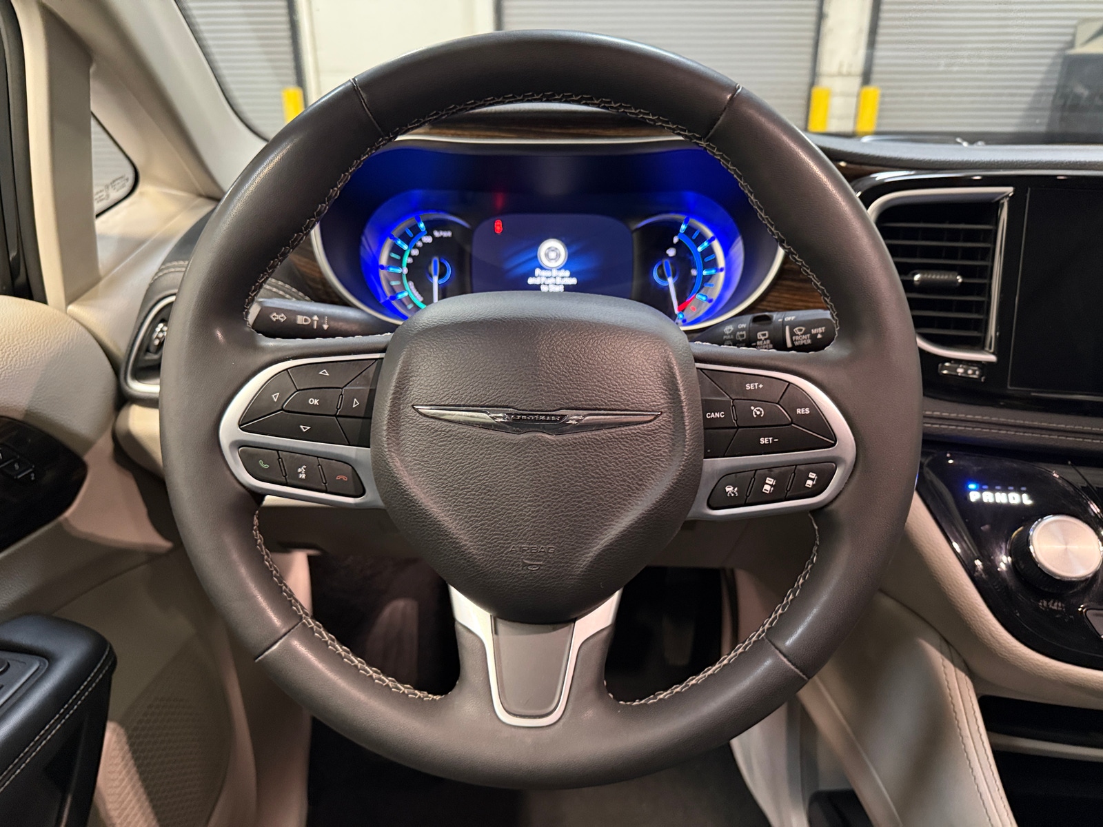 Thumbnail: 2023 Chrysler Pacifica - 4
