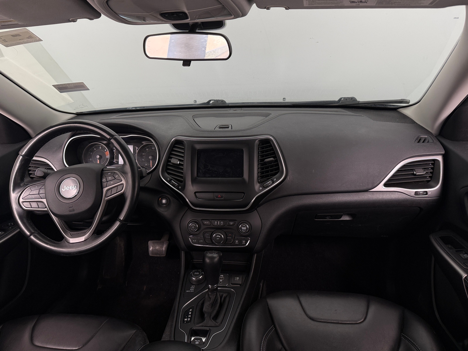 Thumbnail: 2019 Jeep Cherokee - 3