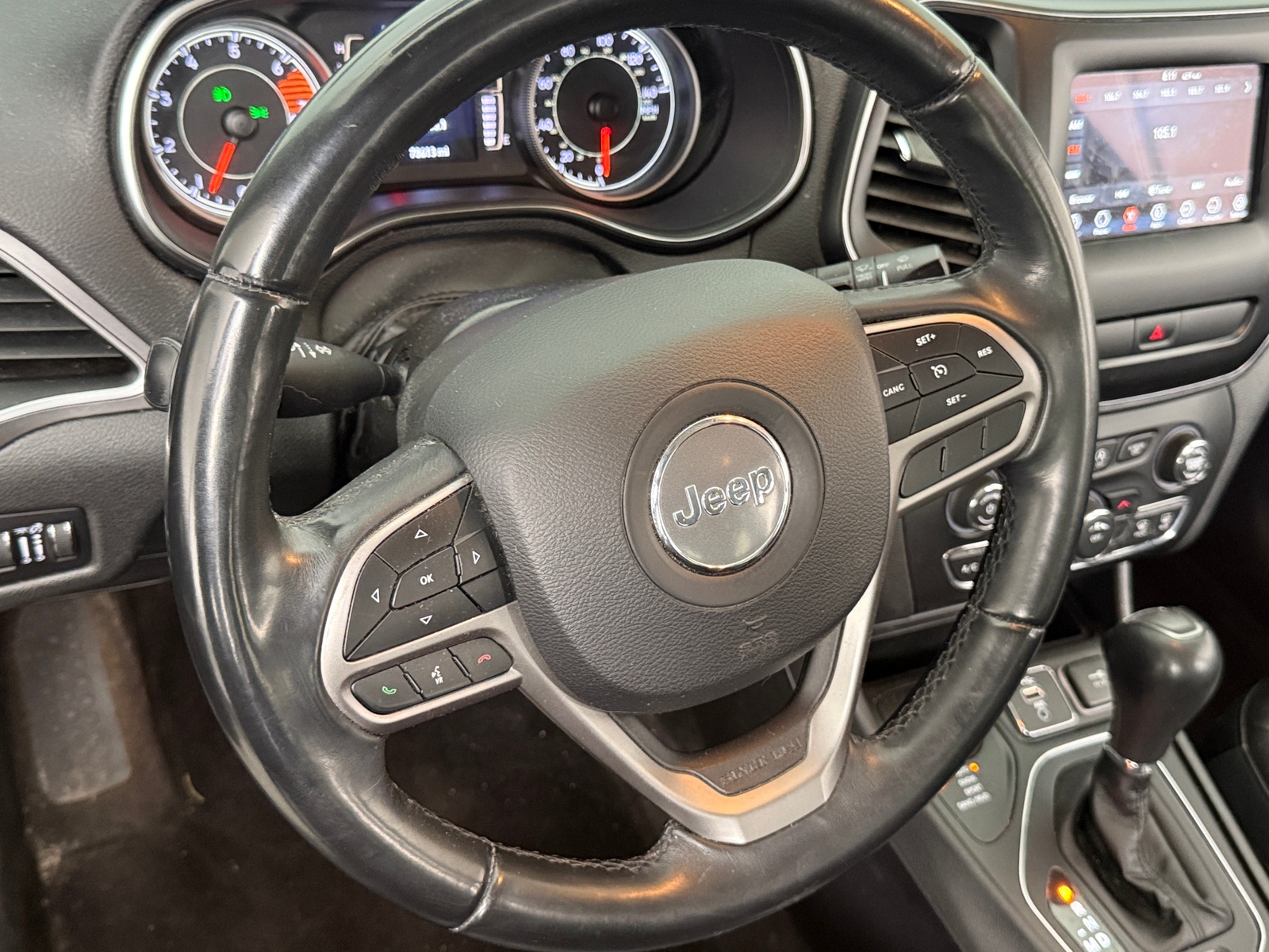 Thumbnail: 2019 Jeep Cherokee - 5