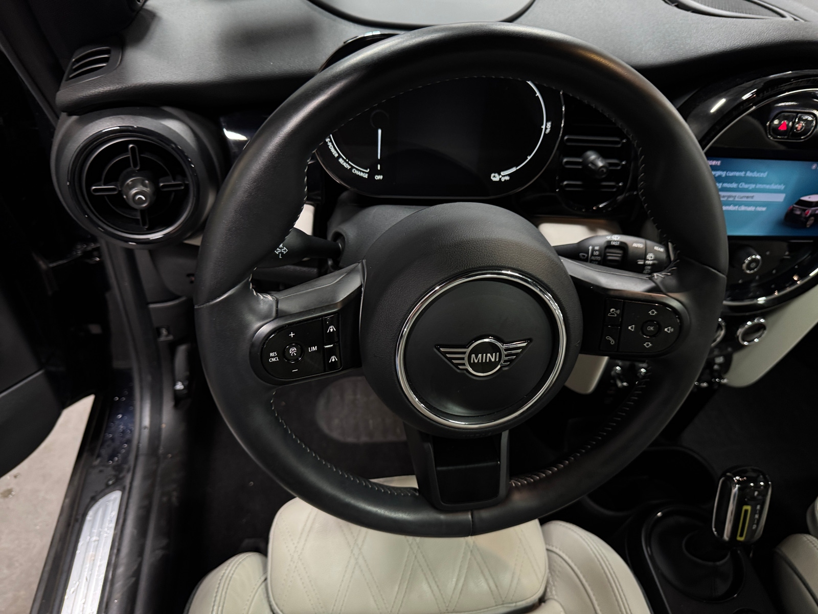 Thumbnail: 2022 MINI Cooper Hardtop - 4