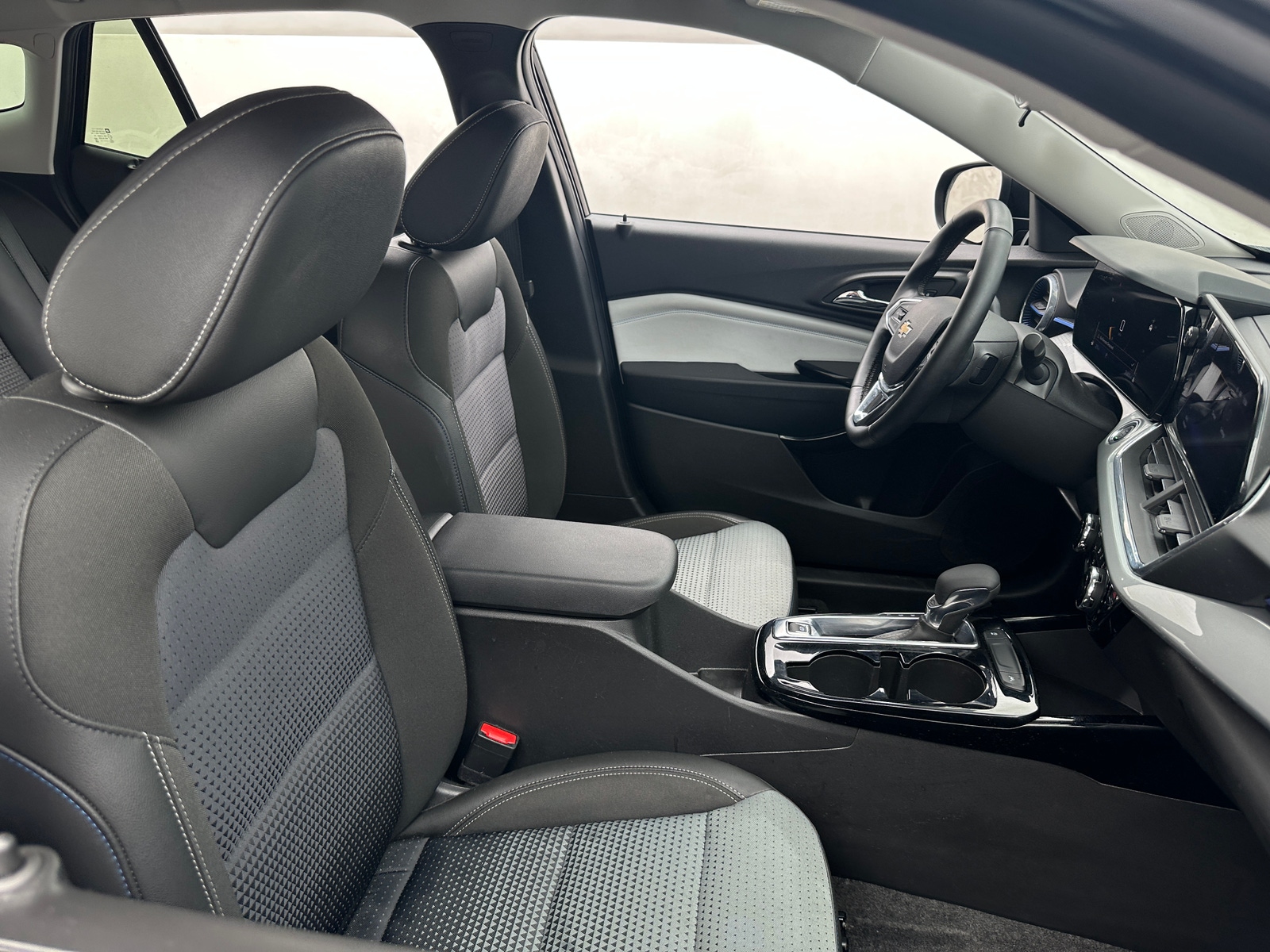 Thumbnail: 2025 Chevrolet Trax - 2