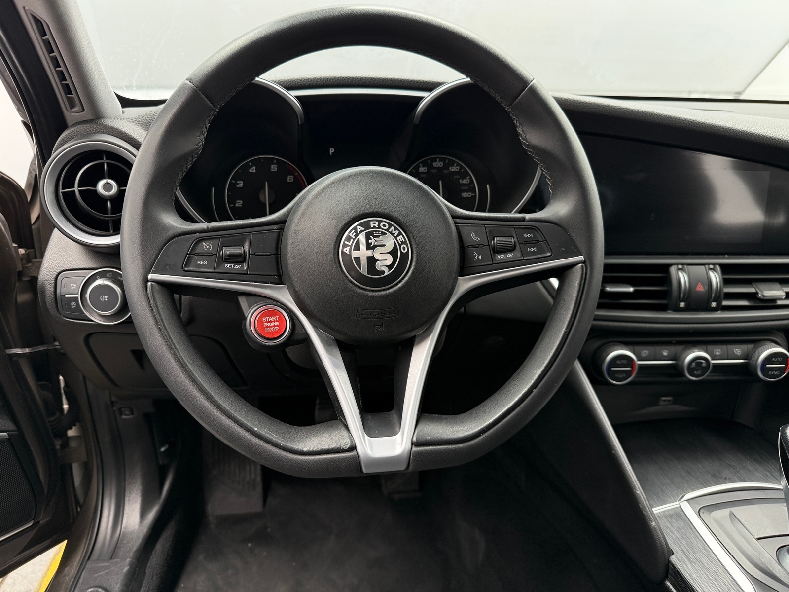 Thumbnail: 2019 Alfa Romeo Giulia - 4
