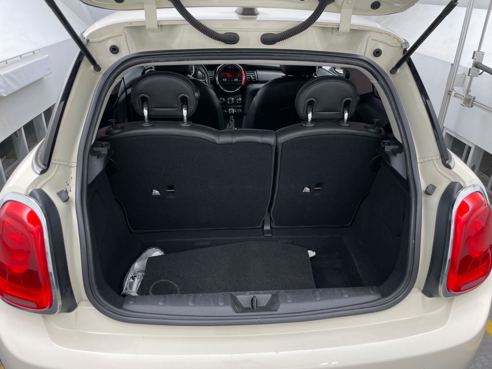 Thumbnail: 2014 MINI Cooper Hardtop - 6