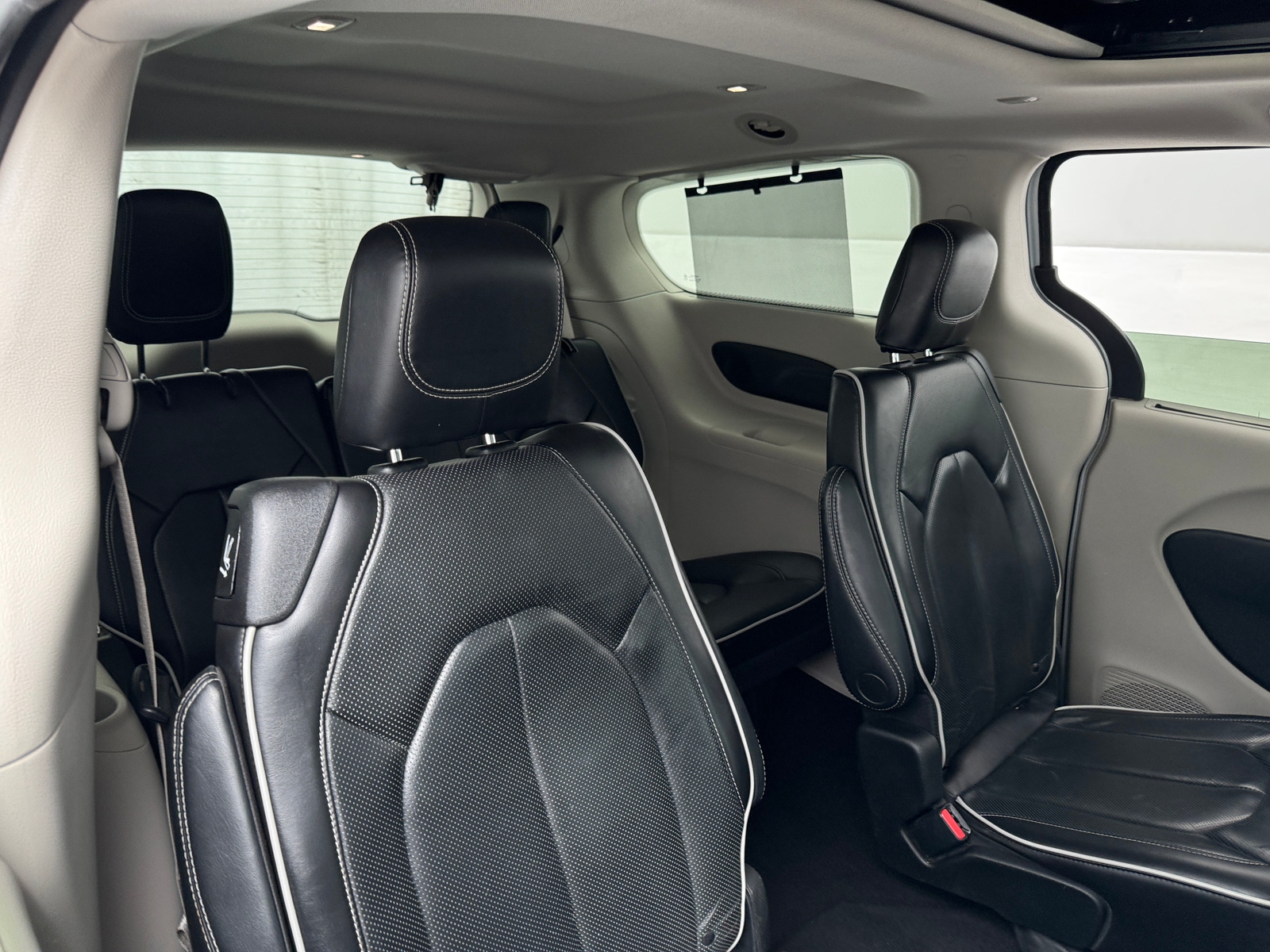 Thumbnail: 2023 Chrysler Pacifica - 5