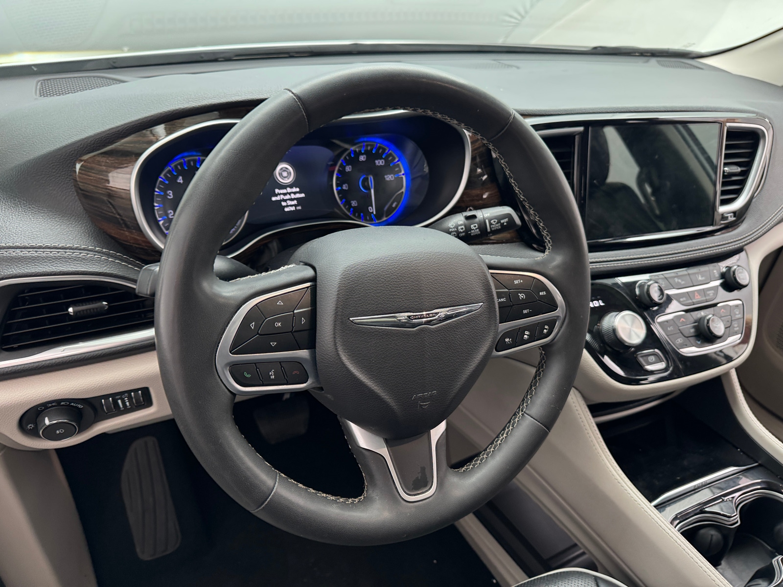 Thumbnail: 2023 Chrysler Pacifica - 4