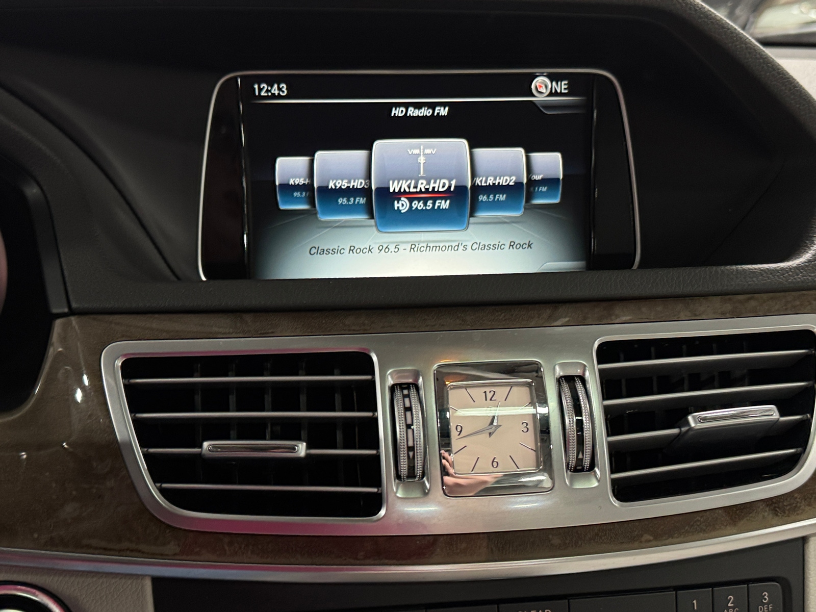 Thumbnail: 2016 Mercedes-Benz E-Class - 3