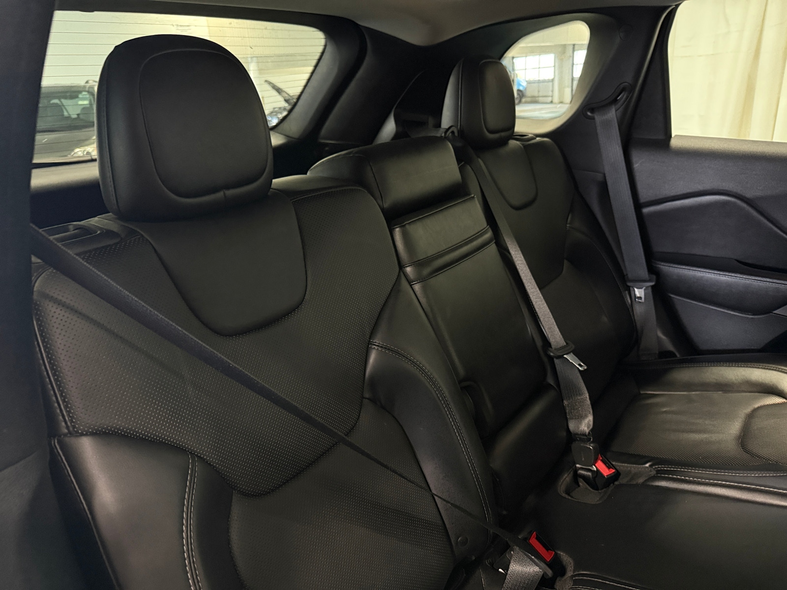 Thumbnail: 2019 Jeep Cherokee - 6