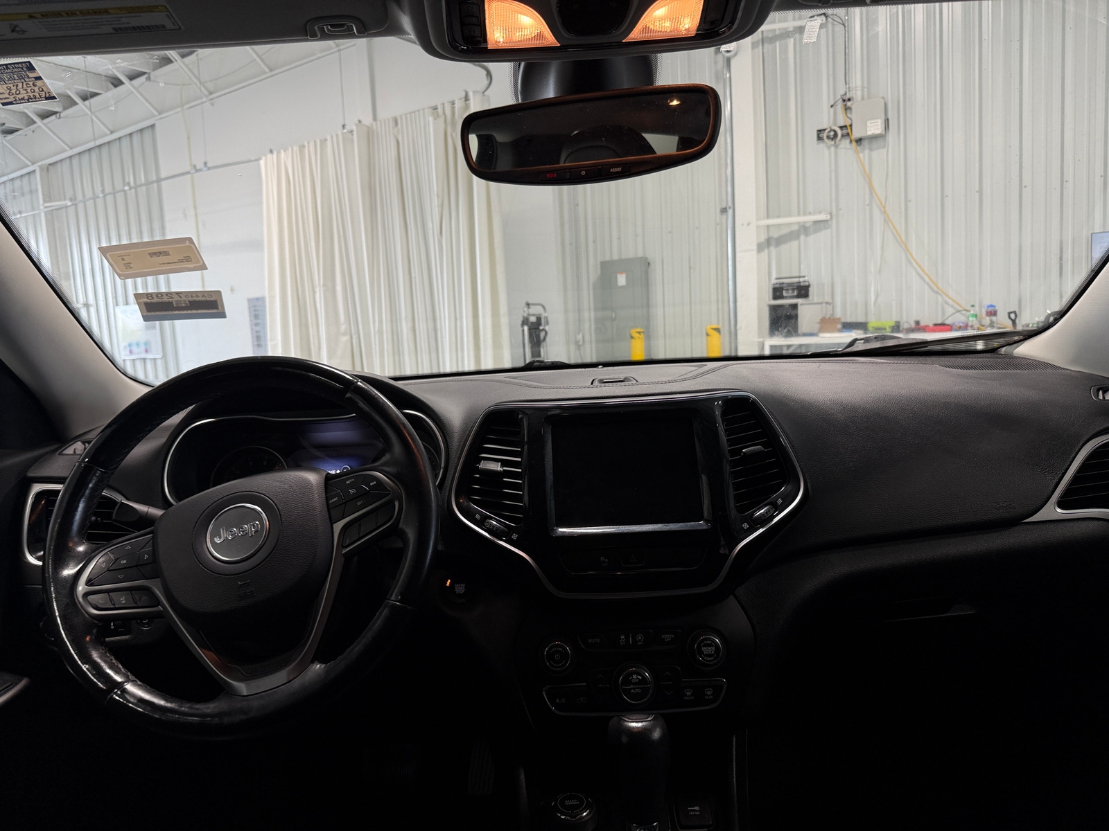 Thumbnail: 2019 Jeep Cherokee - 3