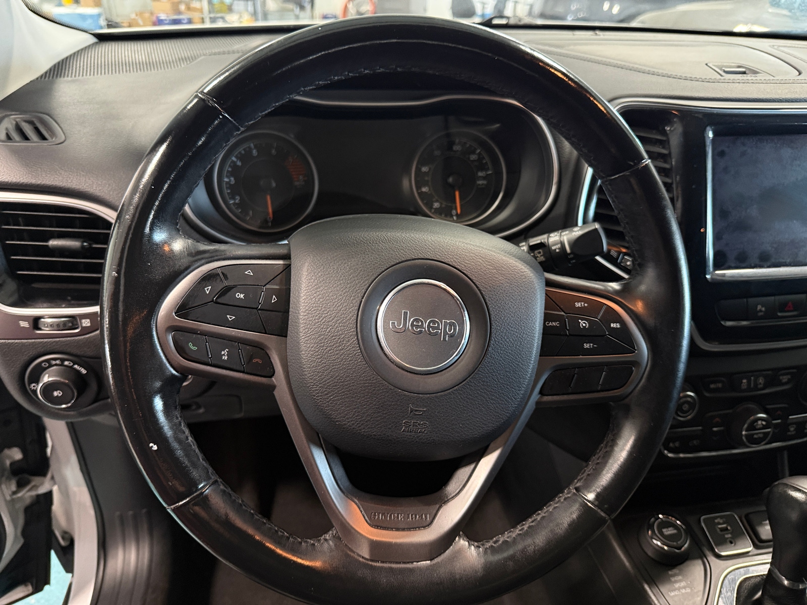 Thumbnail: 2019 Jeep Cherokee - 5