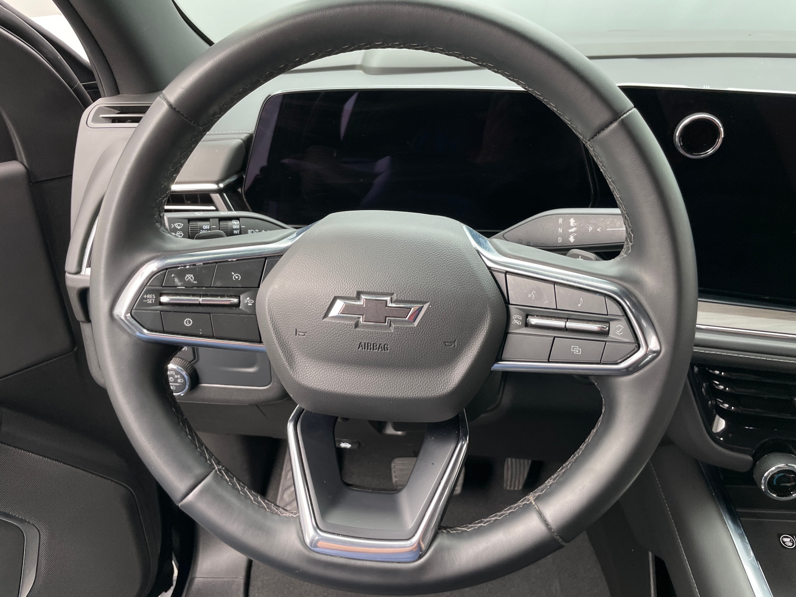 Thumbnail: 2025 Chevrolet Suburban - 4