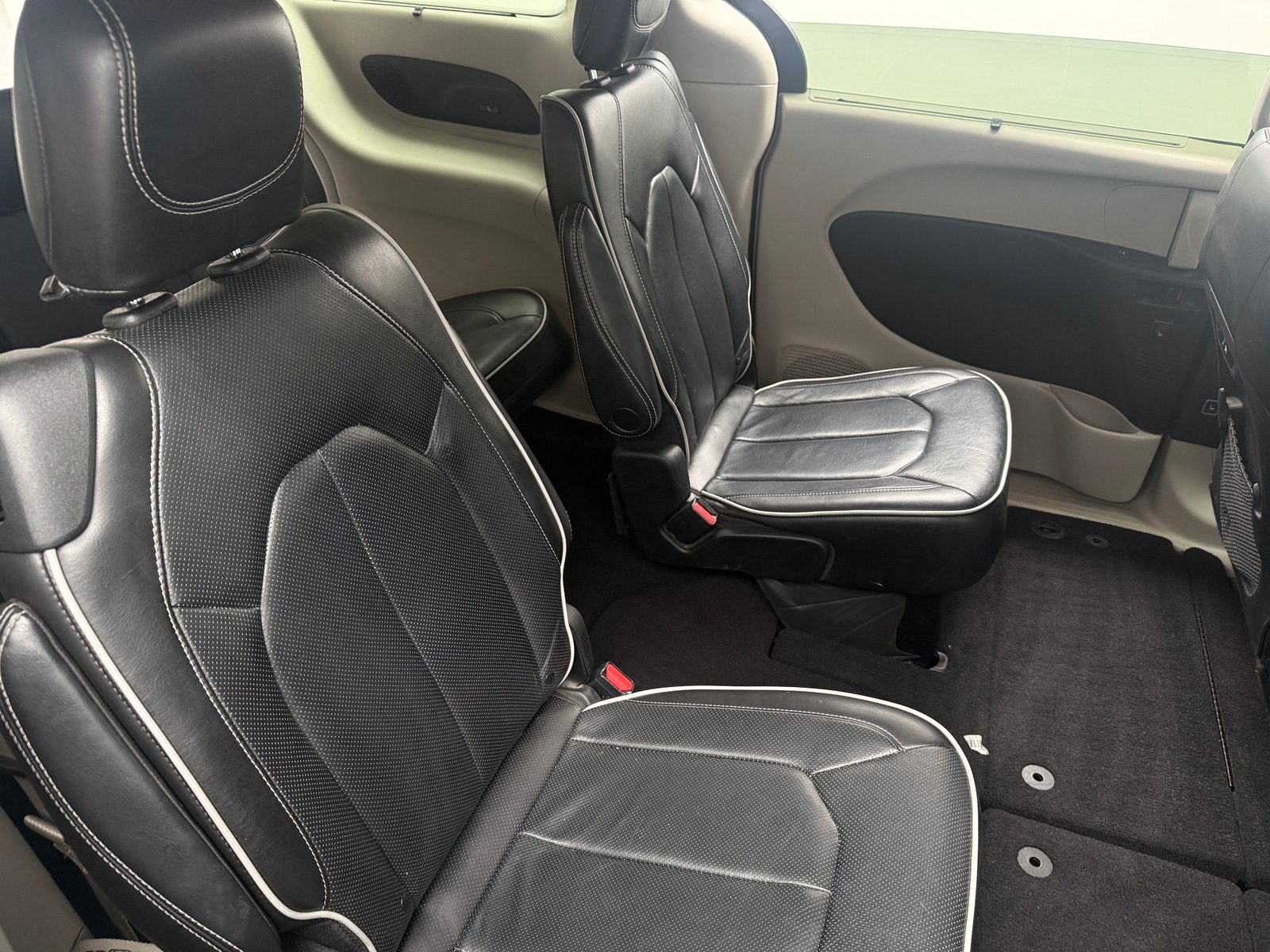 Thumbnail: 2022 Chrysler Pacifica - 5