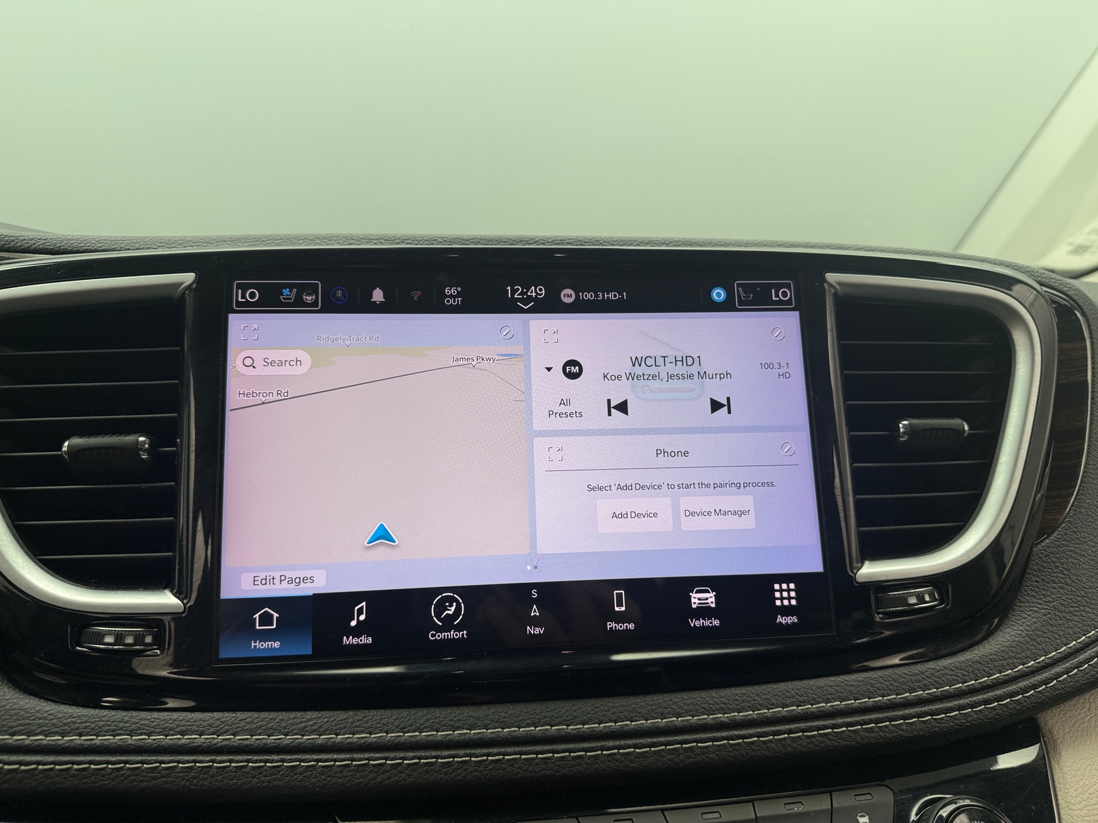 Thumbnail: 2022 Chrysler Pacifica - 3
