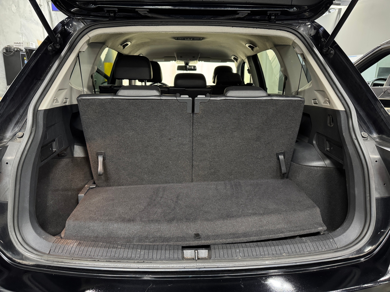 Thumbnail: 2020 Volkswagen Tiguan - 7