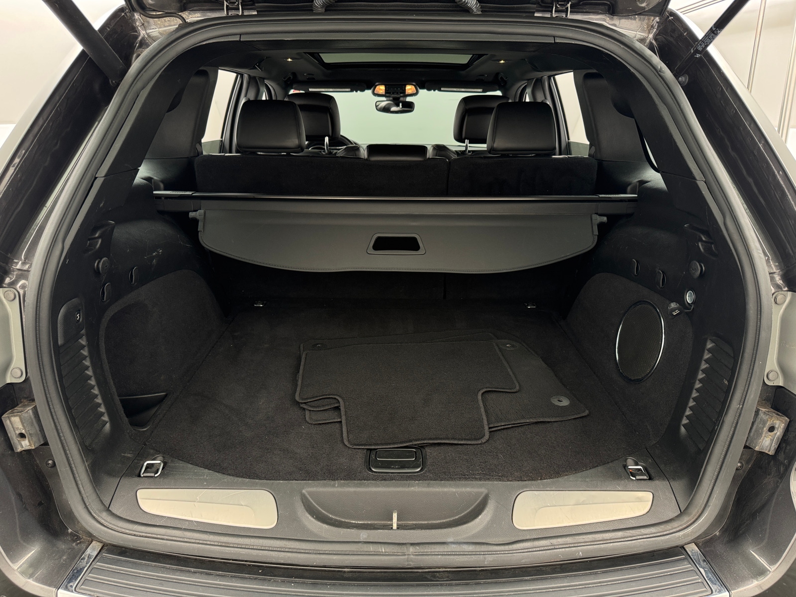 Thumbnail: 2019 Jeep Grand Cherokee - 6