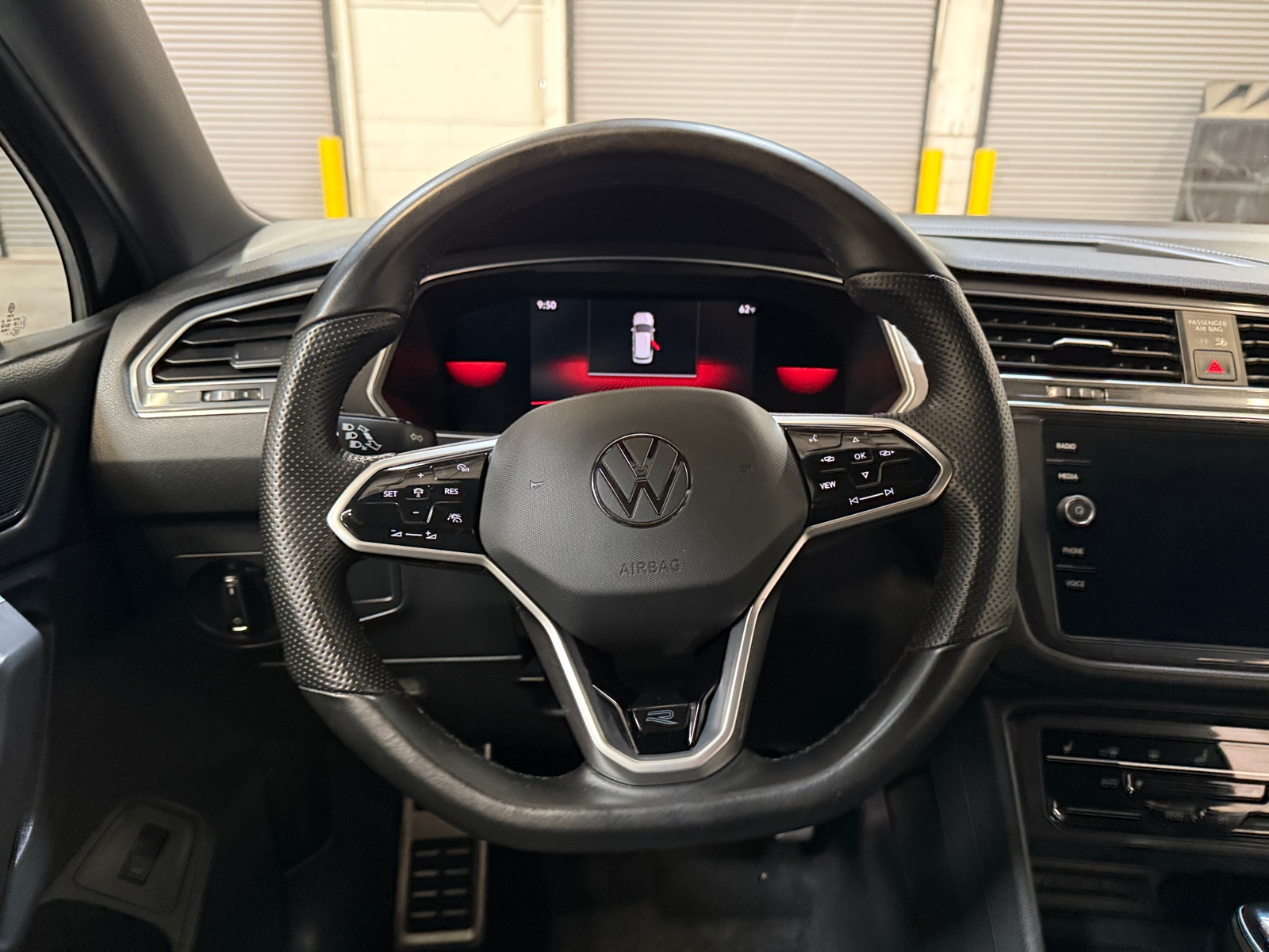 Thumbnail: 2022 Volkswagen Tiguan - 4