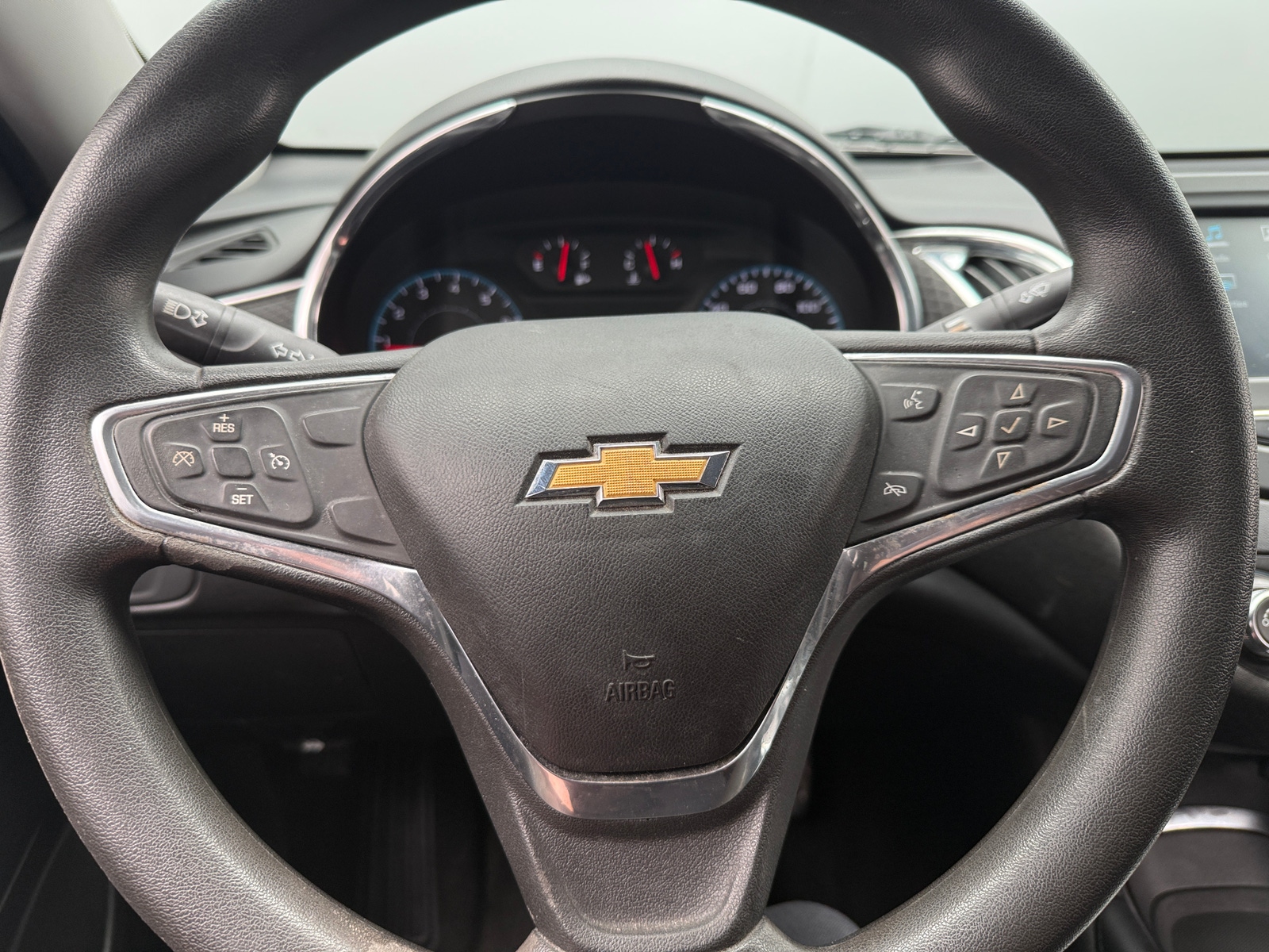 Thumbnail: 2017 Chevrolet Malibu - 5