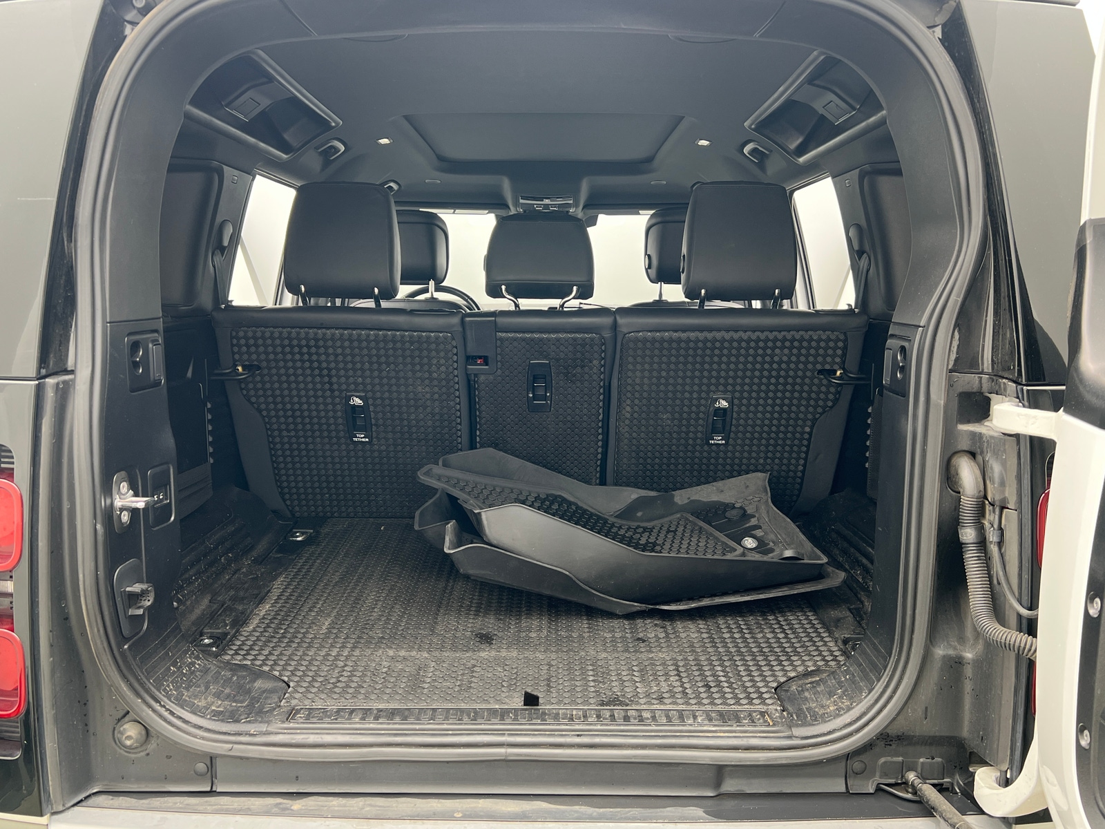Thumbnail: 2023 Land Rover Defender - 6