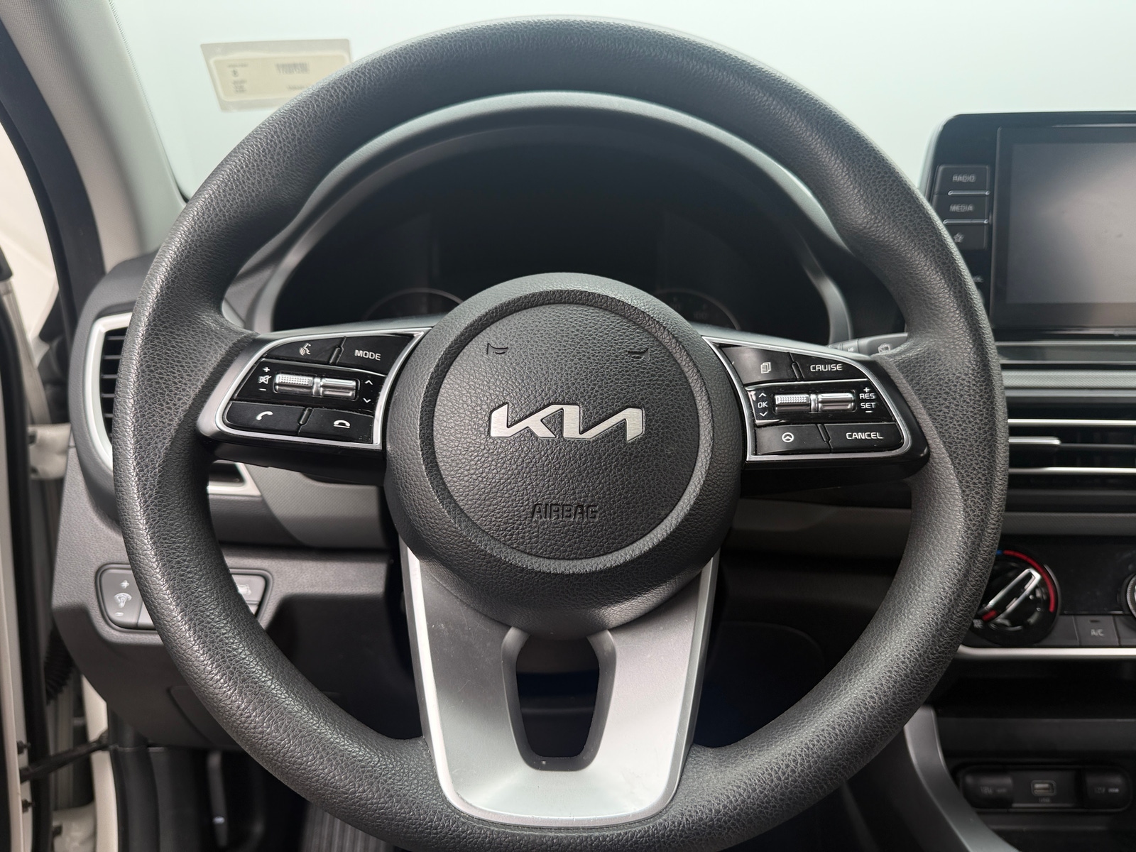 Thumbnail: 2023 Kia Seltos - 5