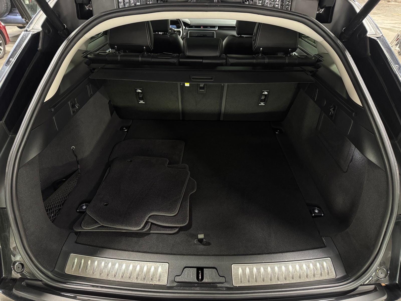 Thumbnail: 2022 Land Rover Range Rover Velar - 6