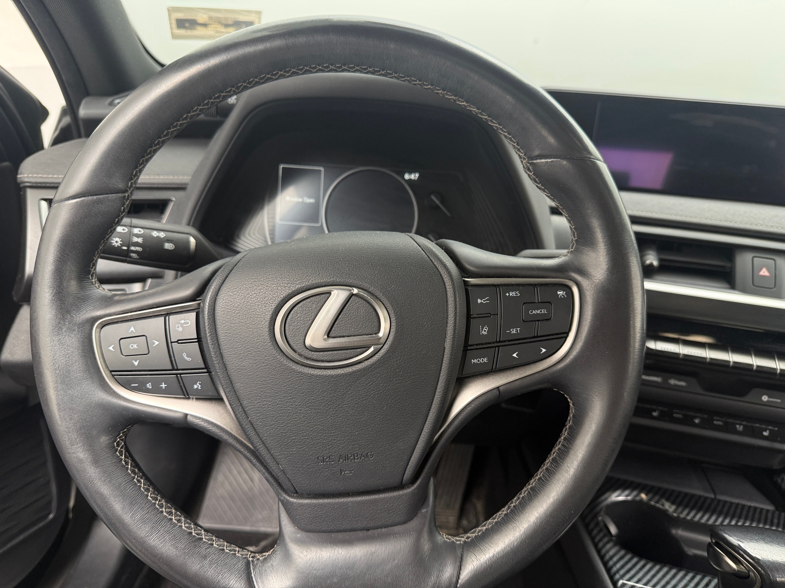 Thumbnail: 2019 Lexus UX - 4
