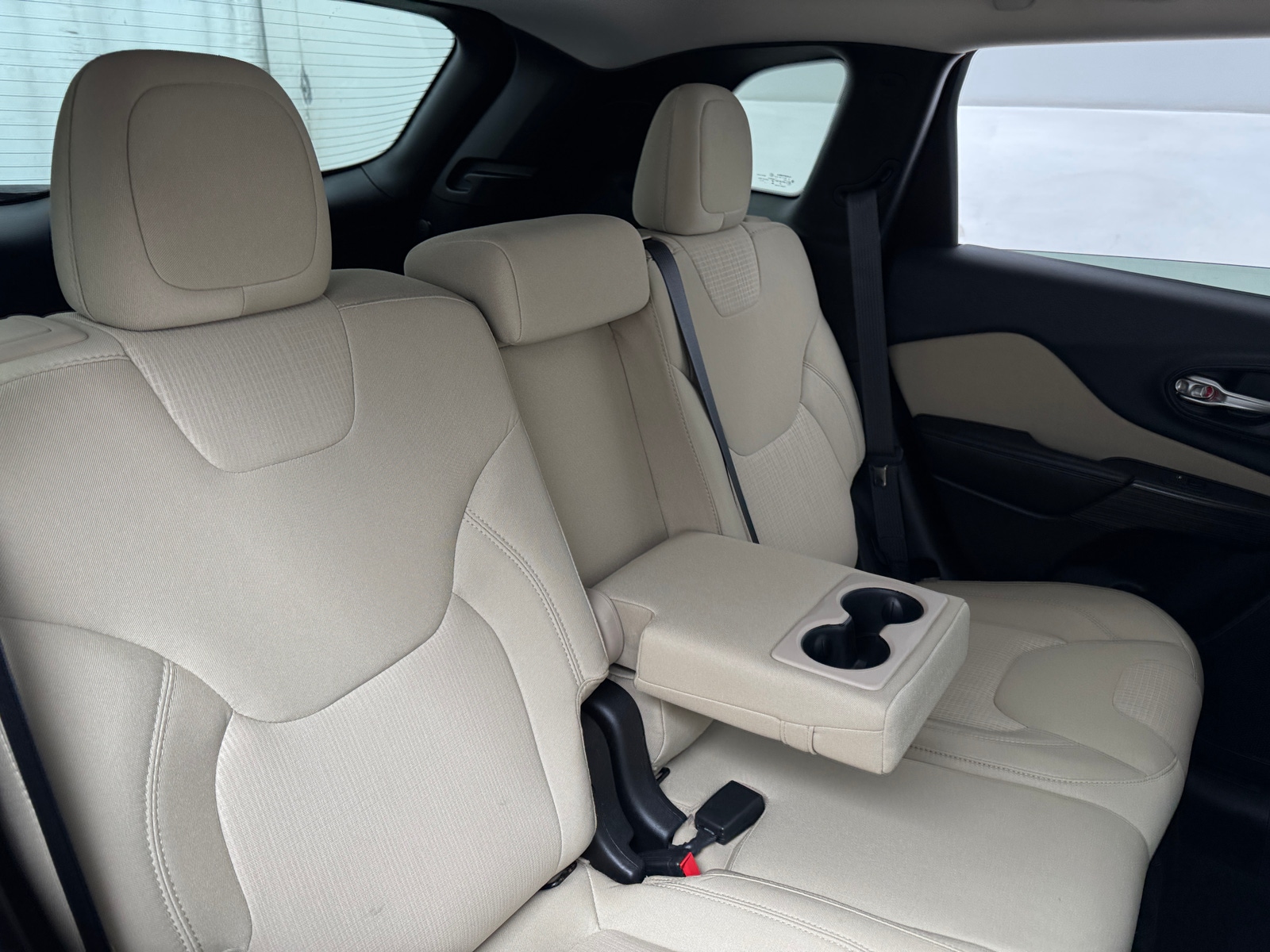Thumbnail: 2015 Jeep Cherokee - 6