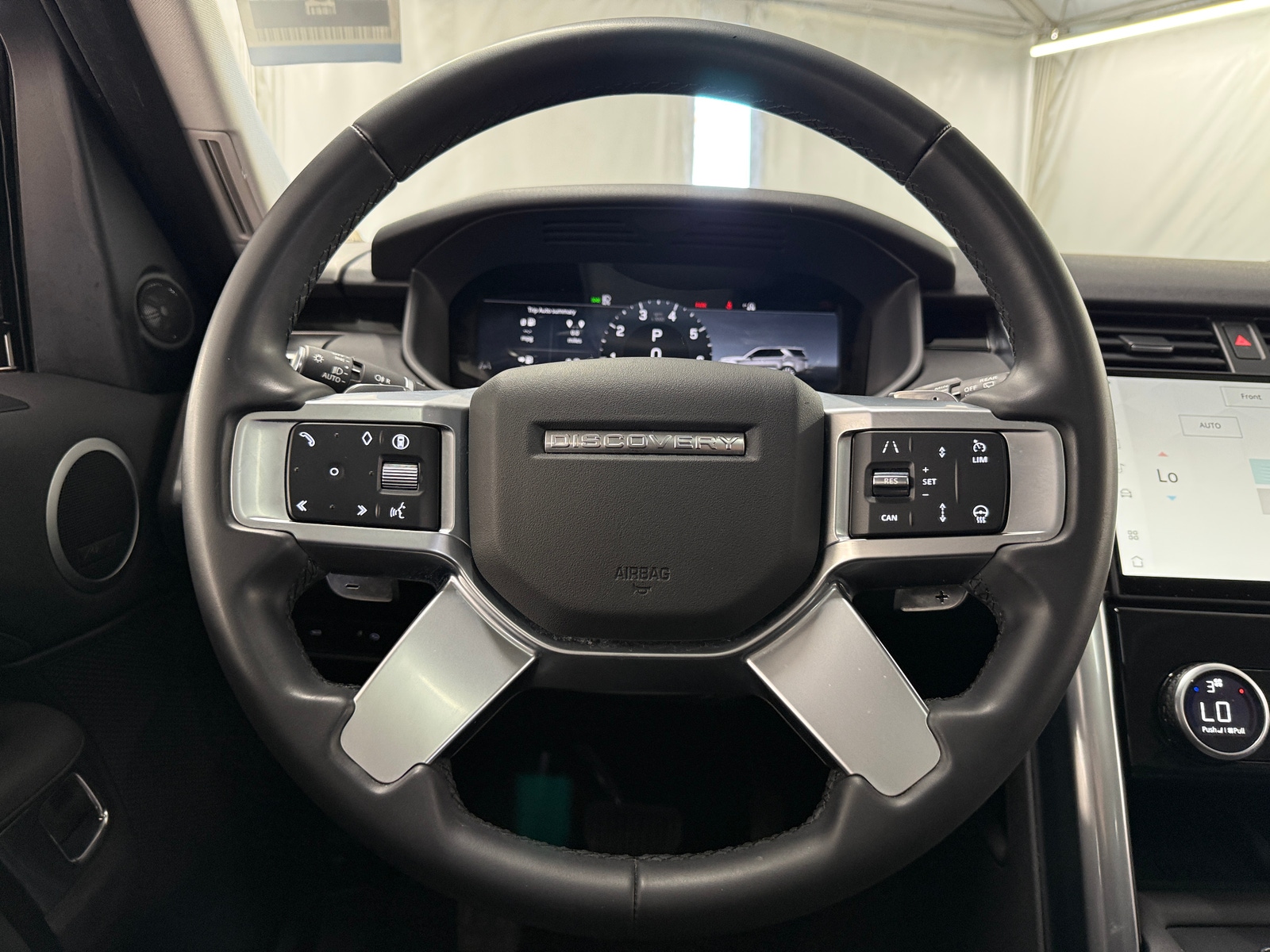 Thumbnail: 2024 Land Rover Discovery - 4