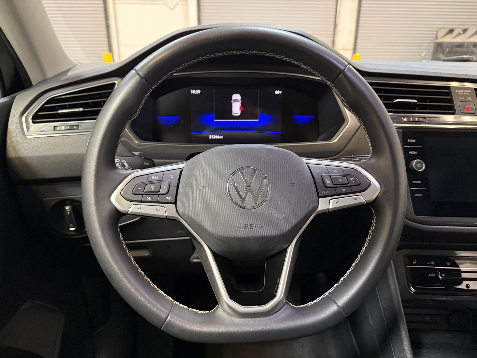 Thumbnail: 2023 Volkswagen Tiguan - 4
