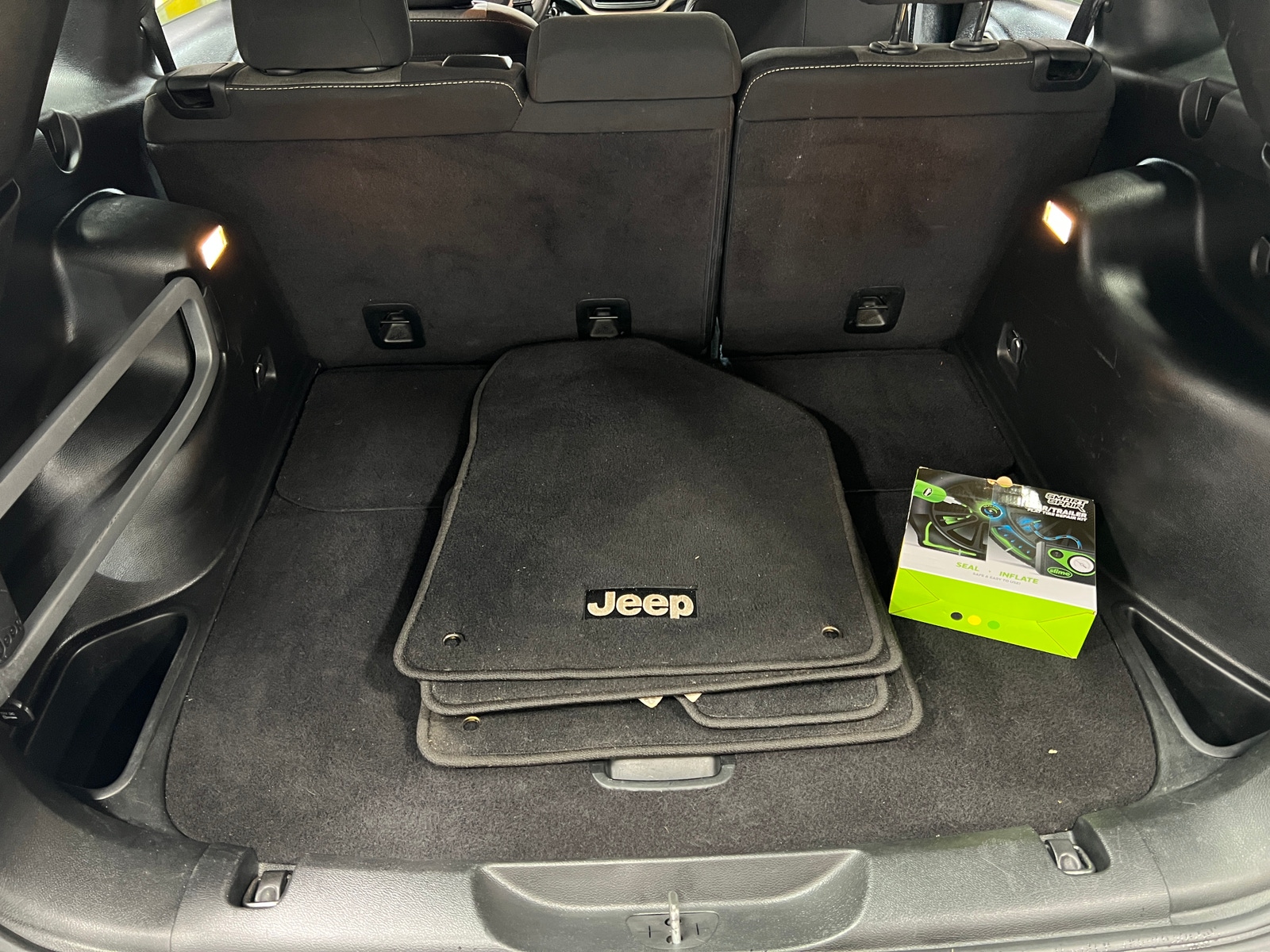 Thumbnail: 2018 Jeep Cherokee - 7