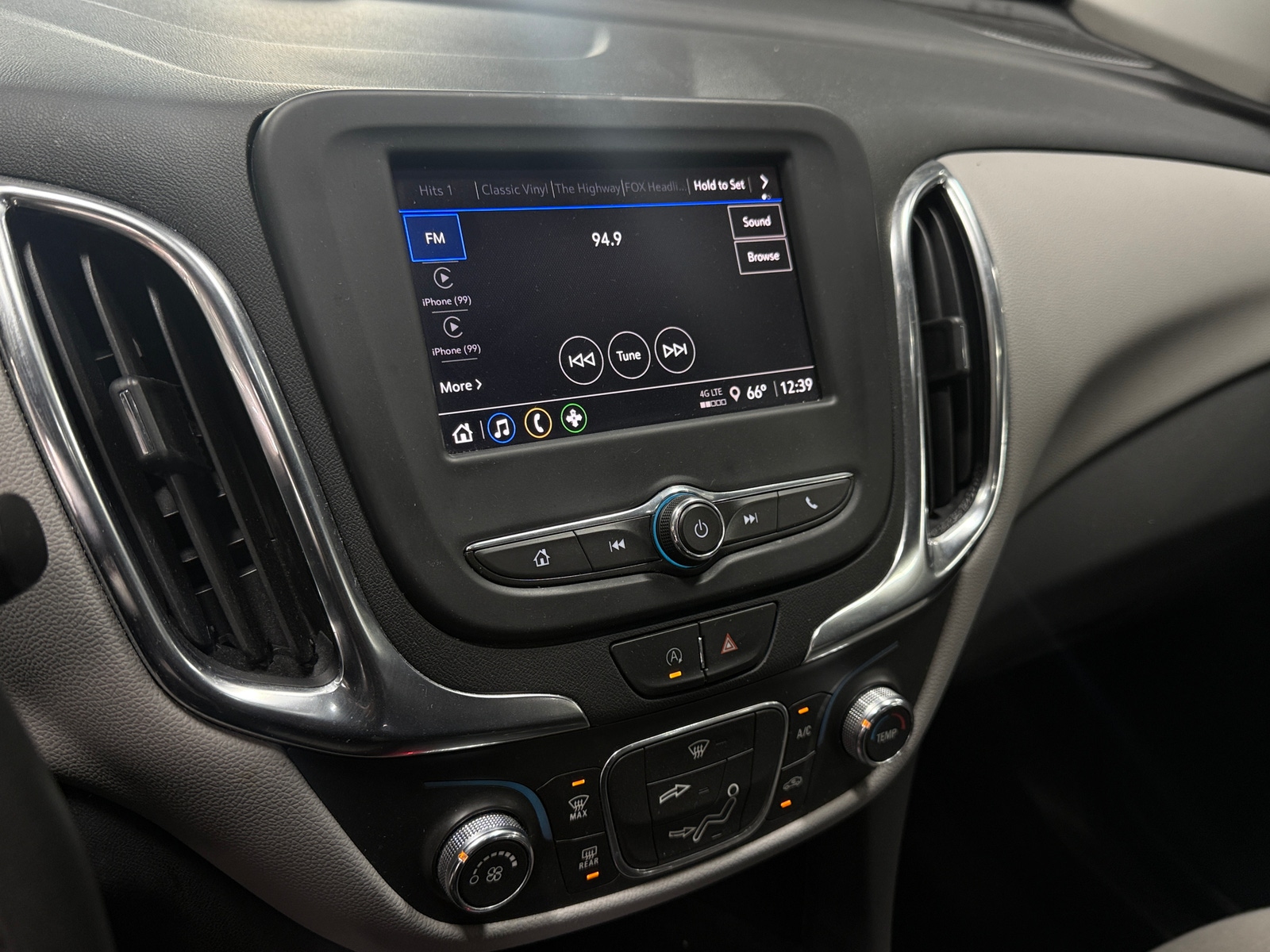 Thumbnail: 2022 Chevrolet Equinox - 4
