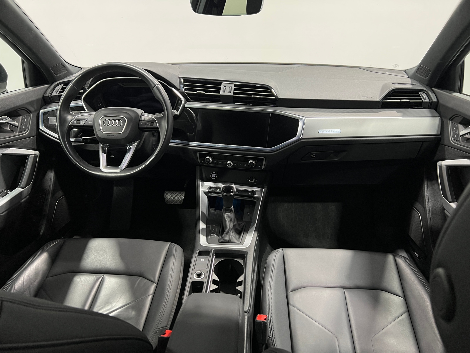 Thumbnail: 2023 Audi Q3 - 2